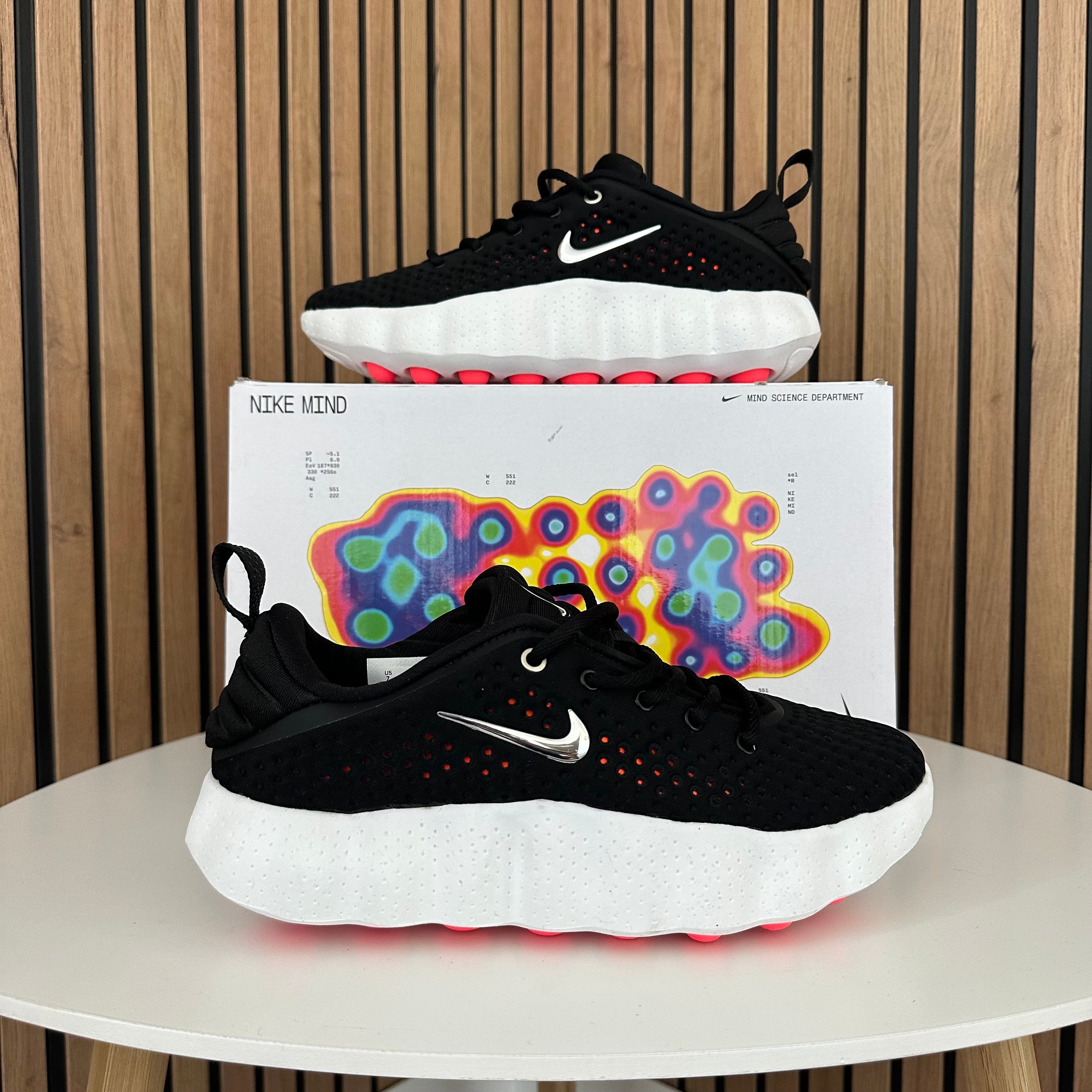 NIKE MIND 002