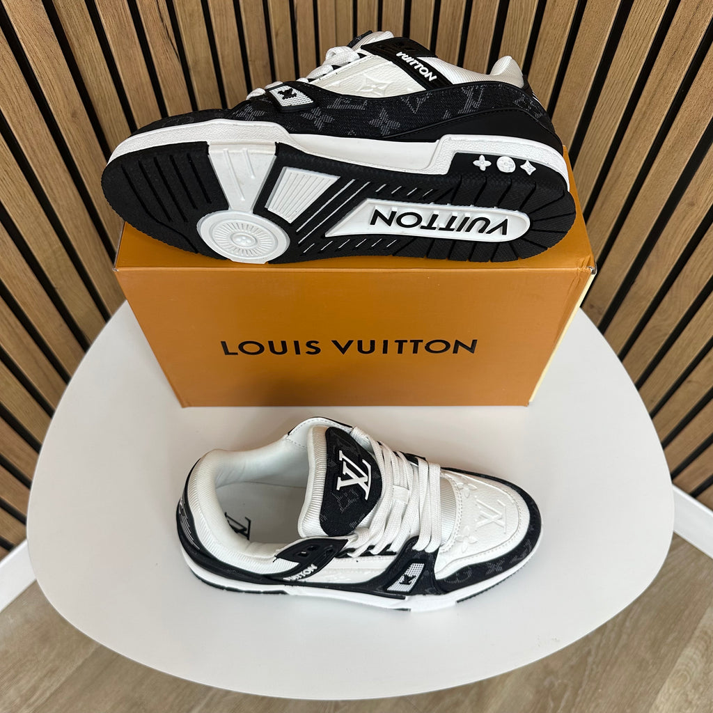 LV TRAINER BLACK & WHITE