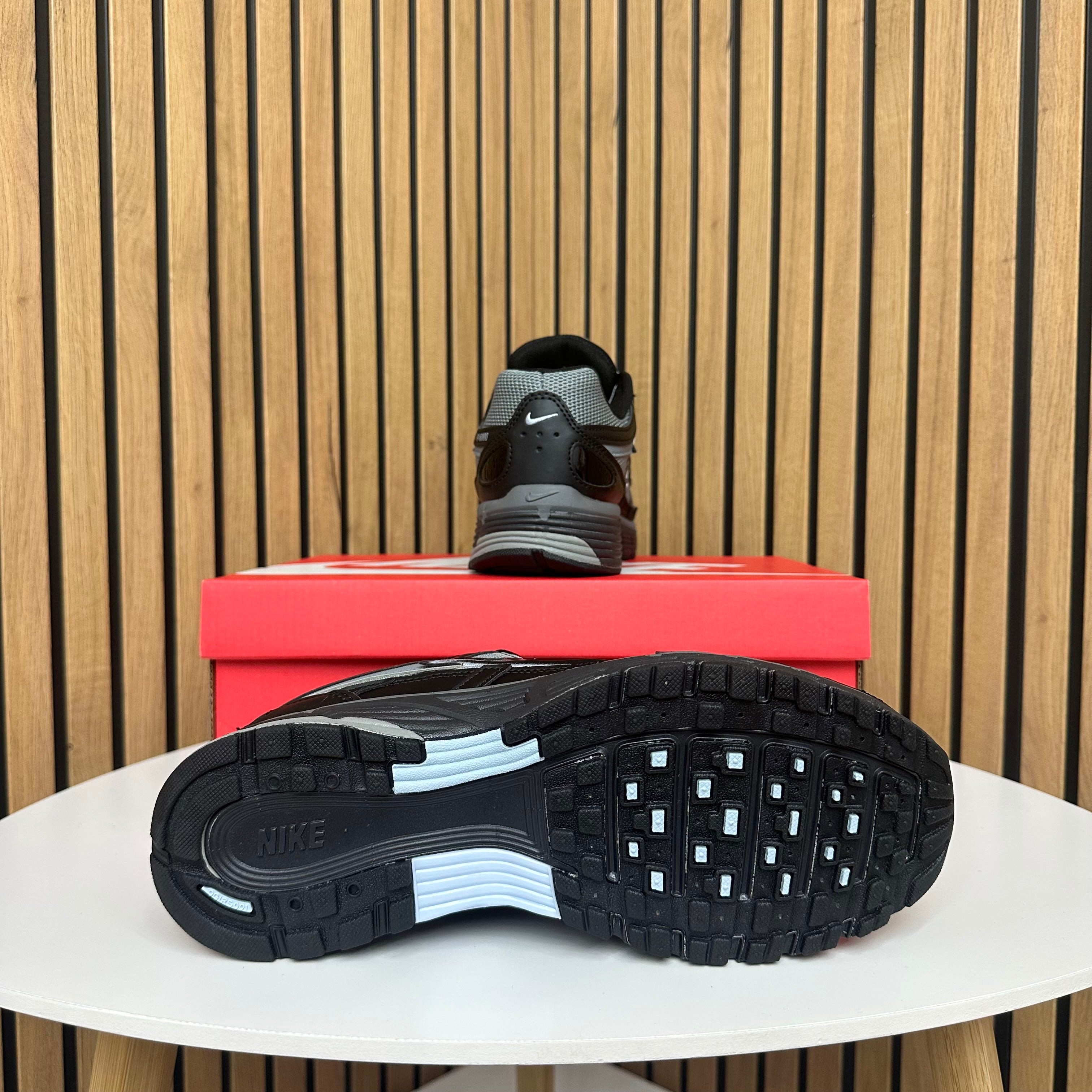 NIKE P6000