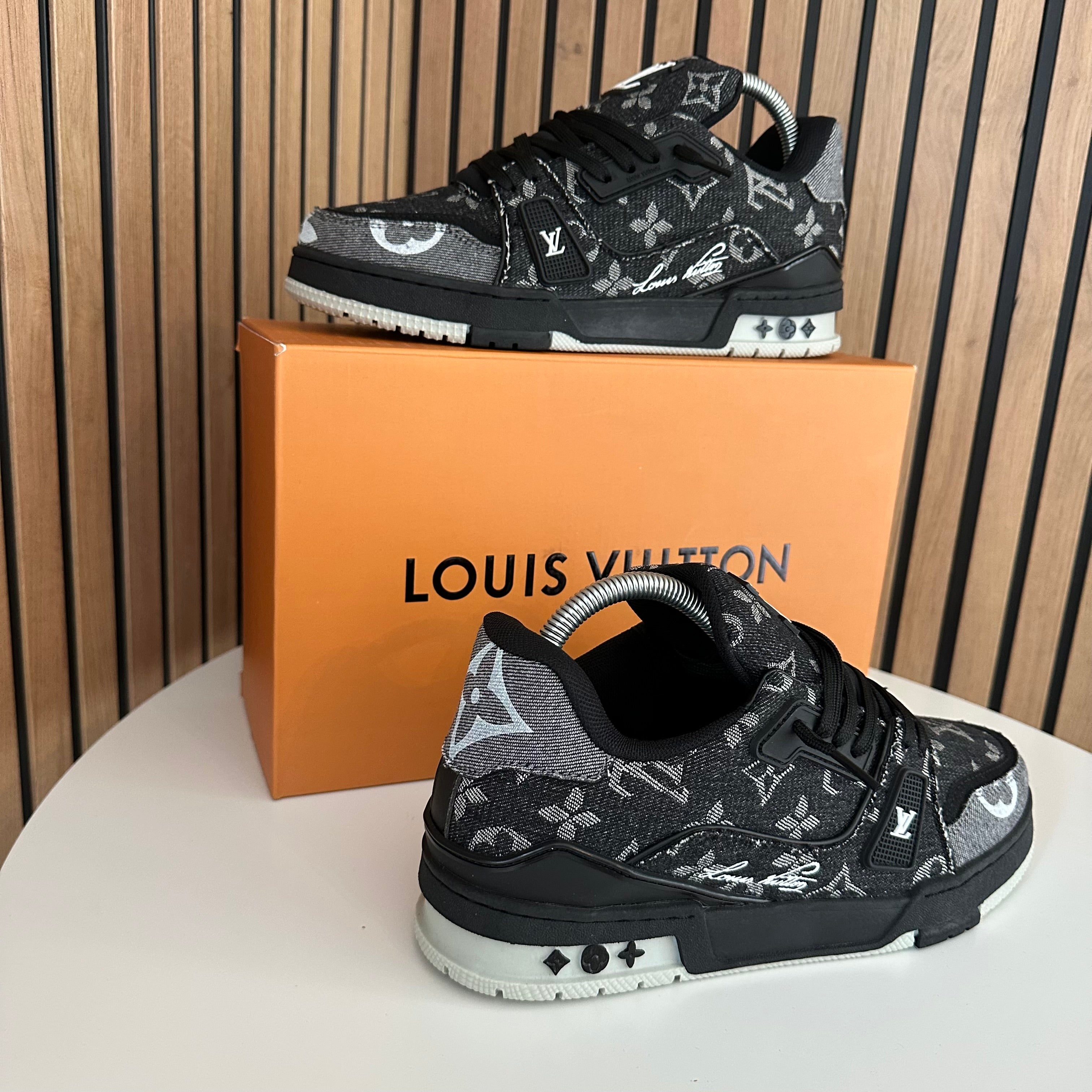 LV TRAINER BLACK & GREY