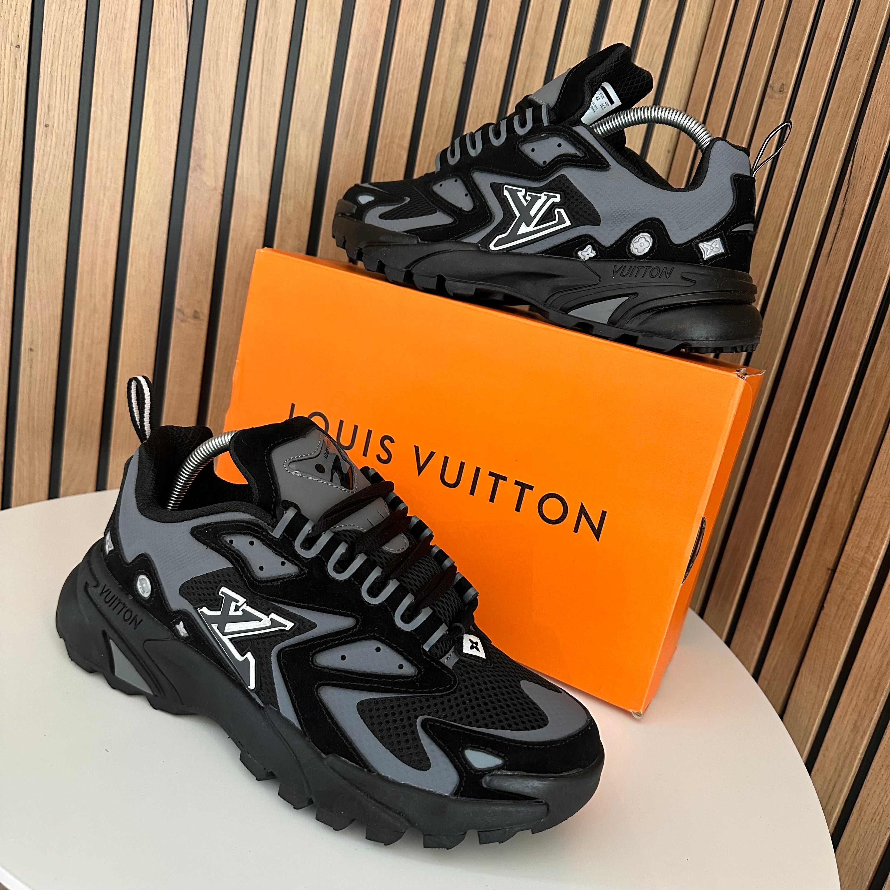 LV TATIC BLACK