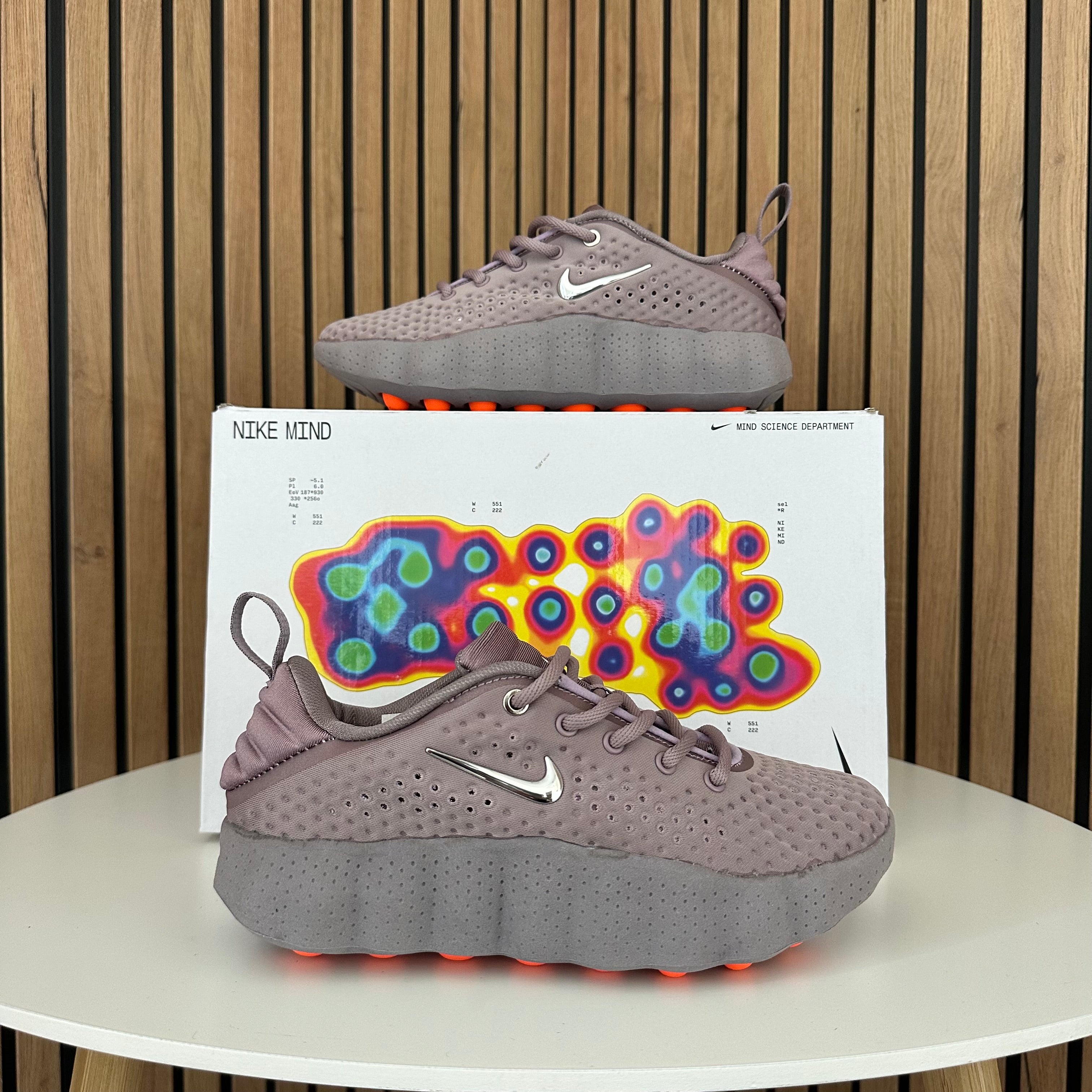 NIKE MIND 002