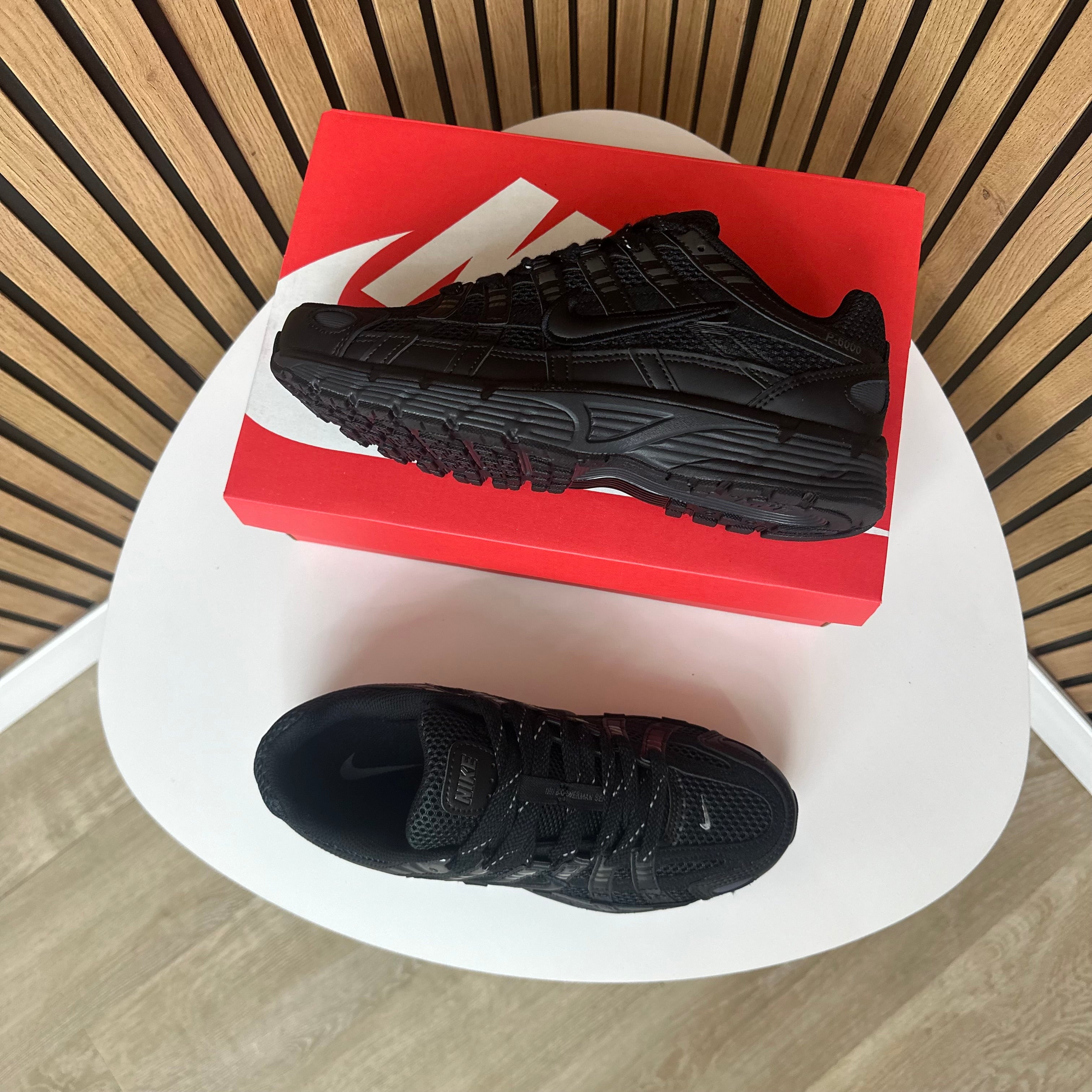 NIKE P6000