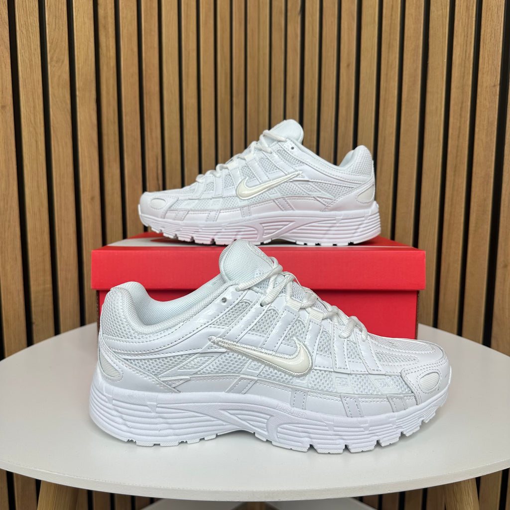 NIKE P6000