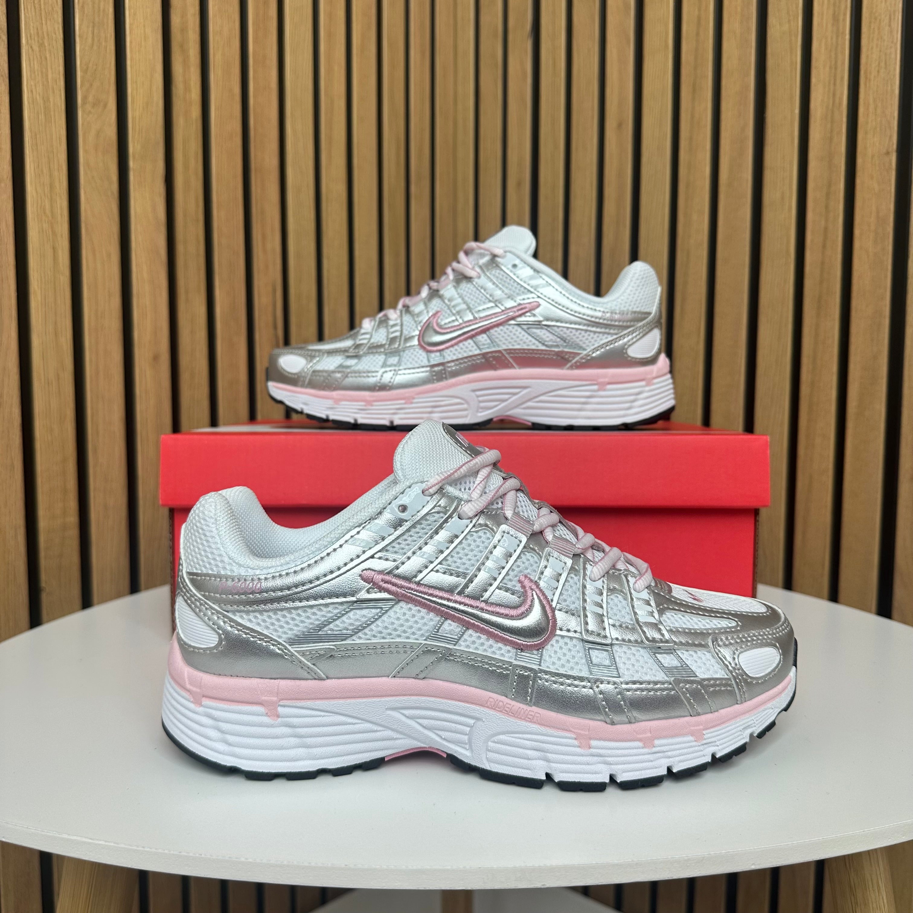 NIKE P6000