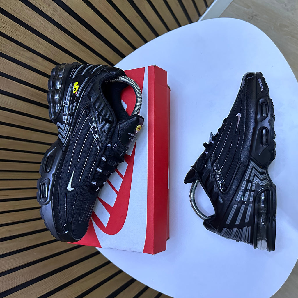 NIKE TUNED BLACK
