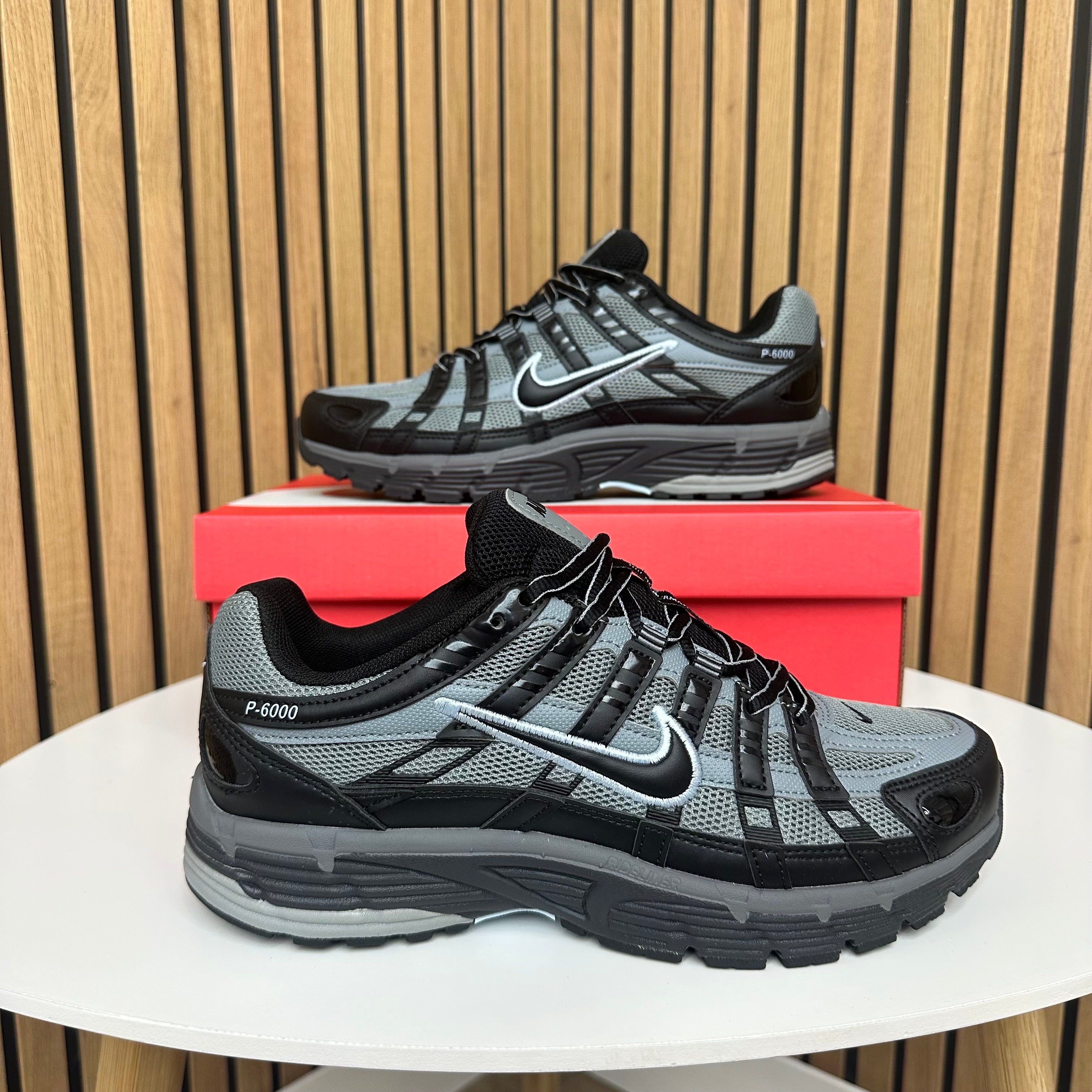 NIKE P6000