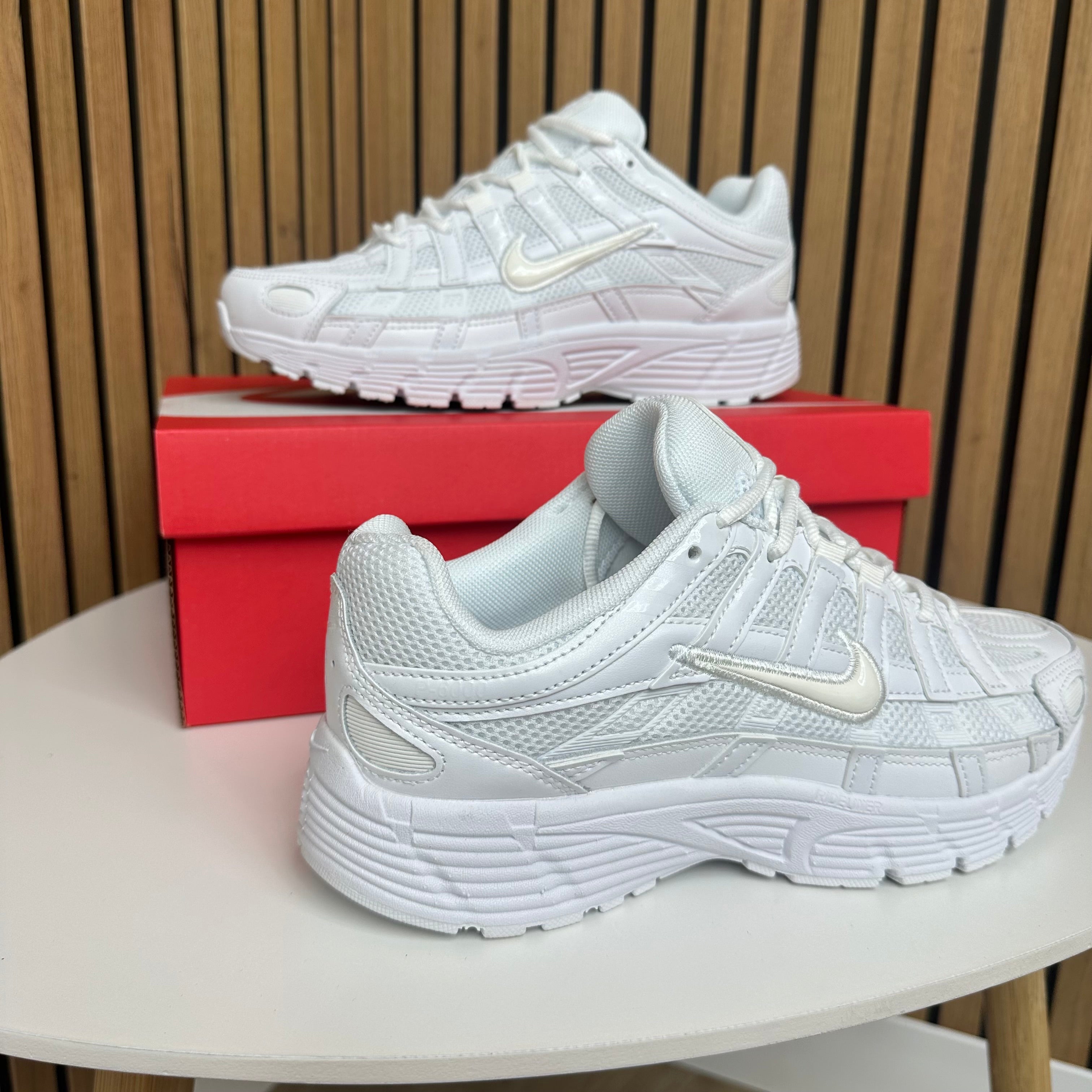 NIKE P6000