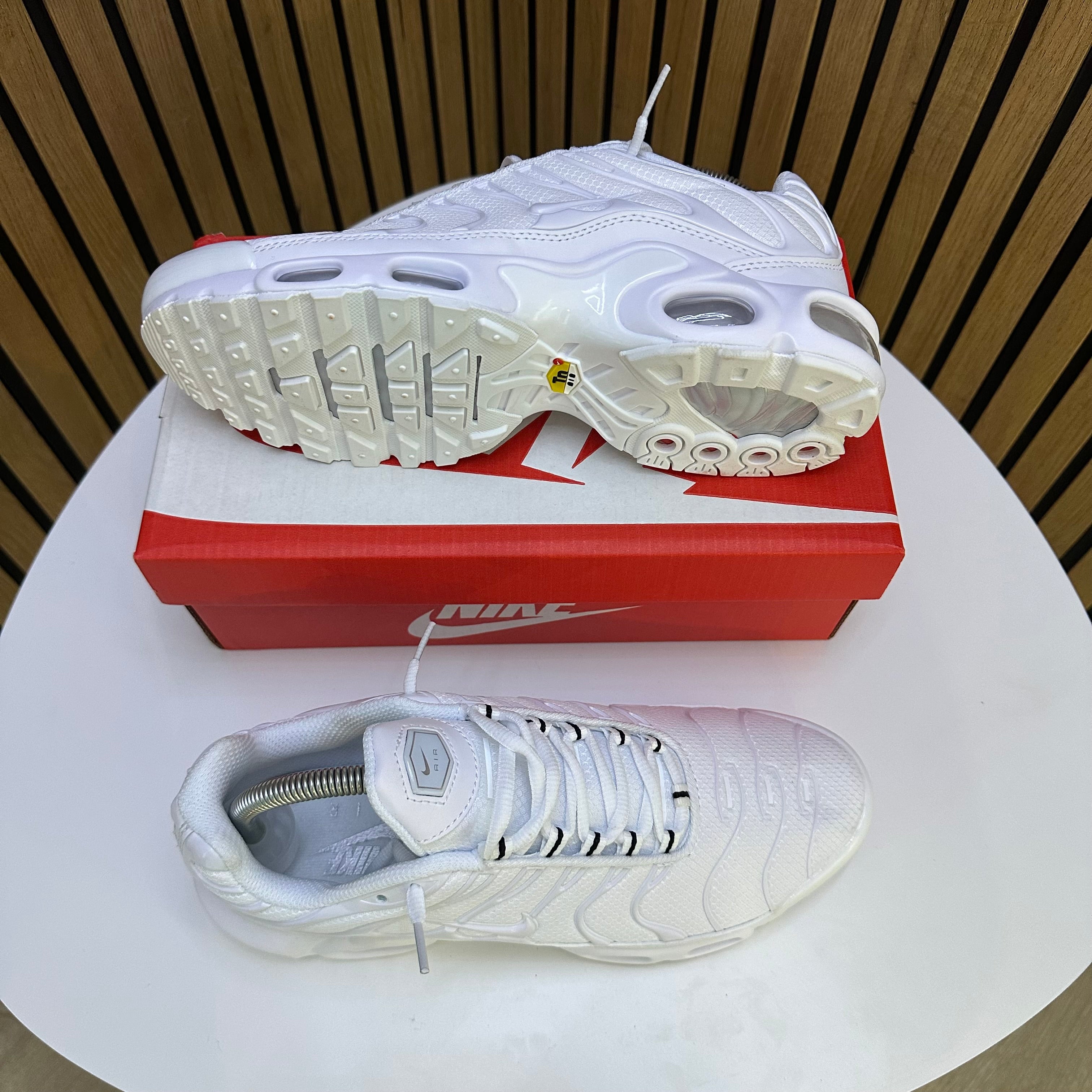 NIKE TN WHITE