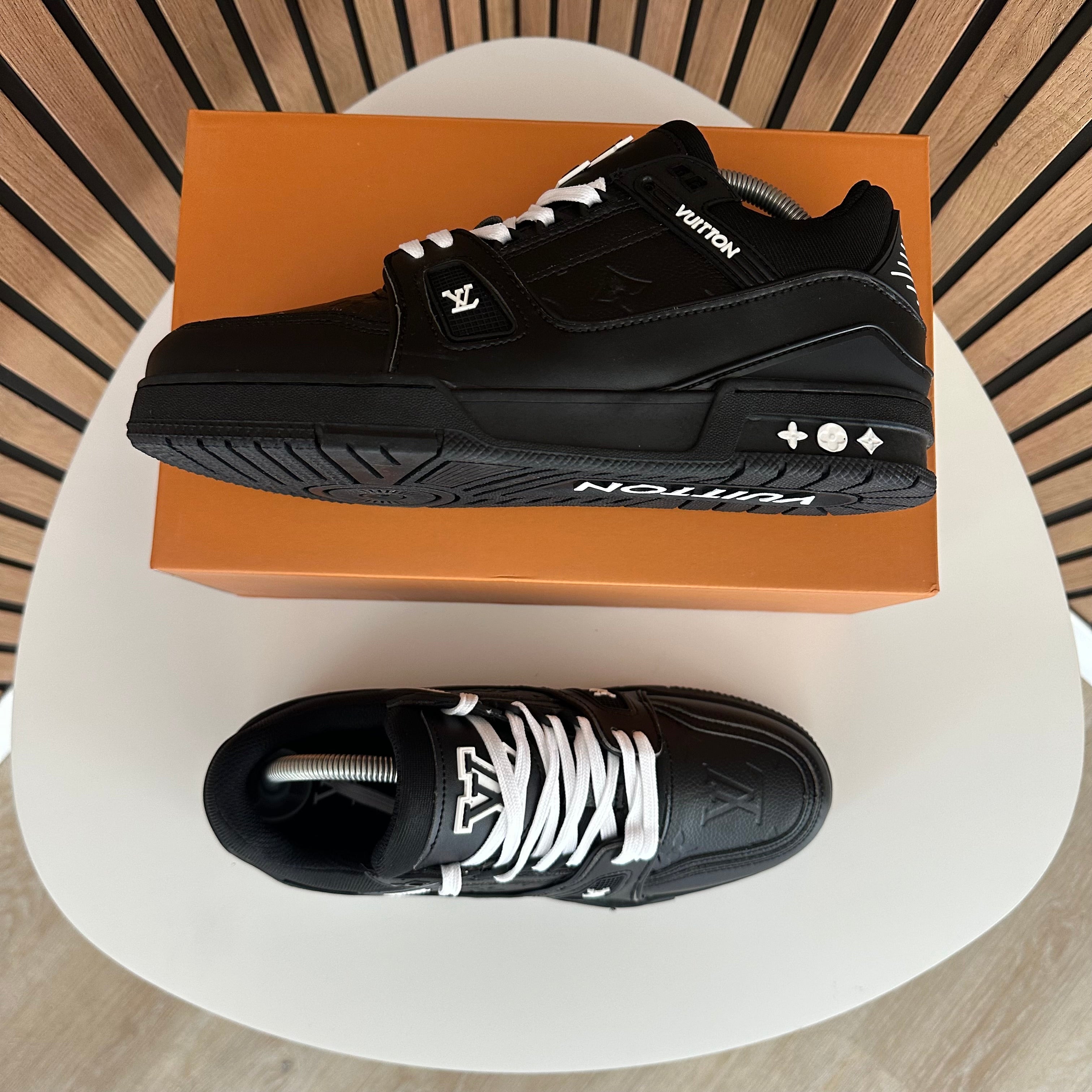 LV TRAINER BLACK