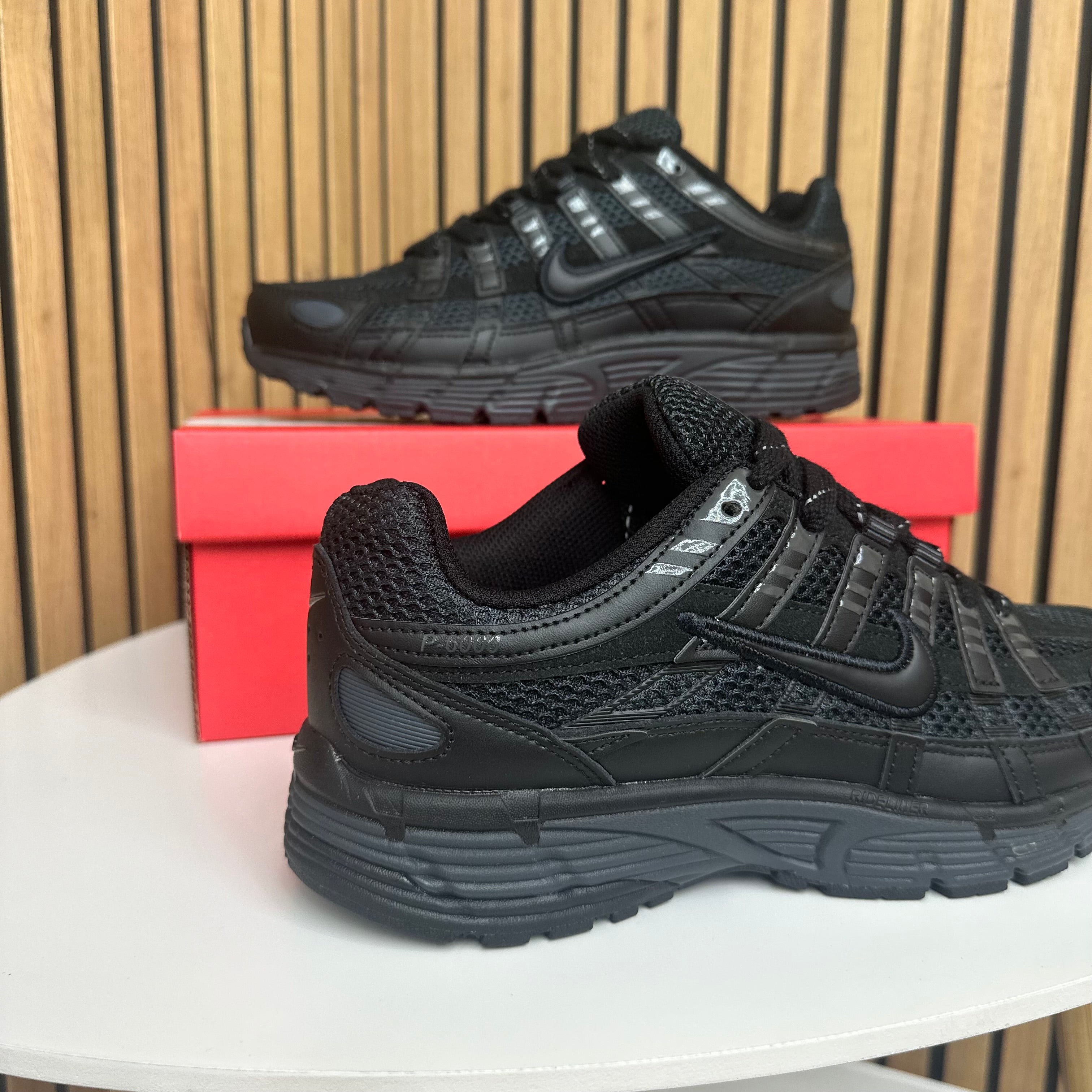 NIKE P6000