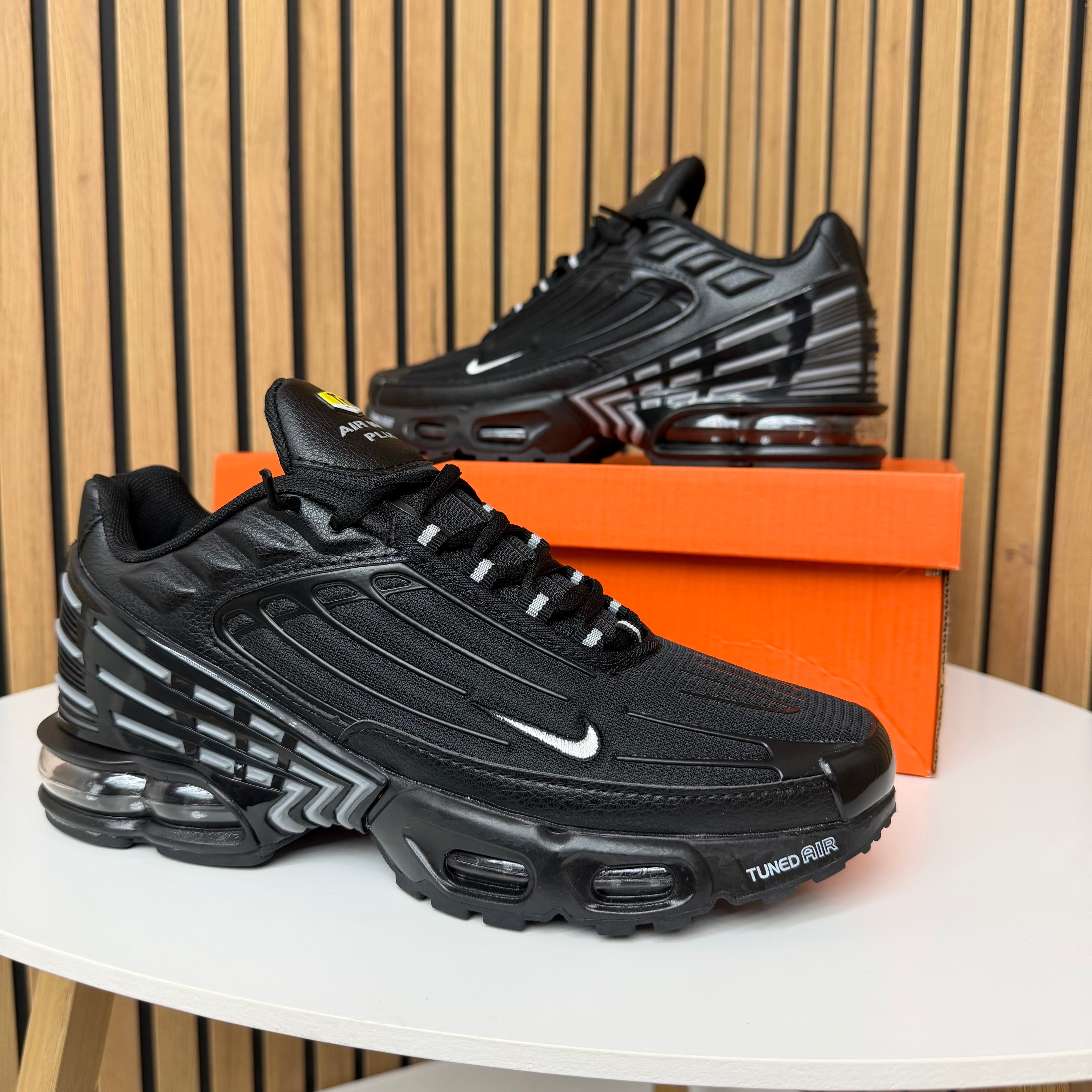 NIKE TUNED BLACK