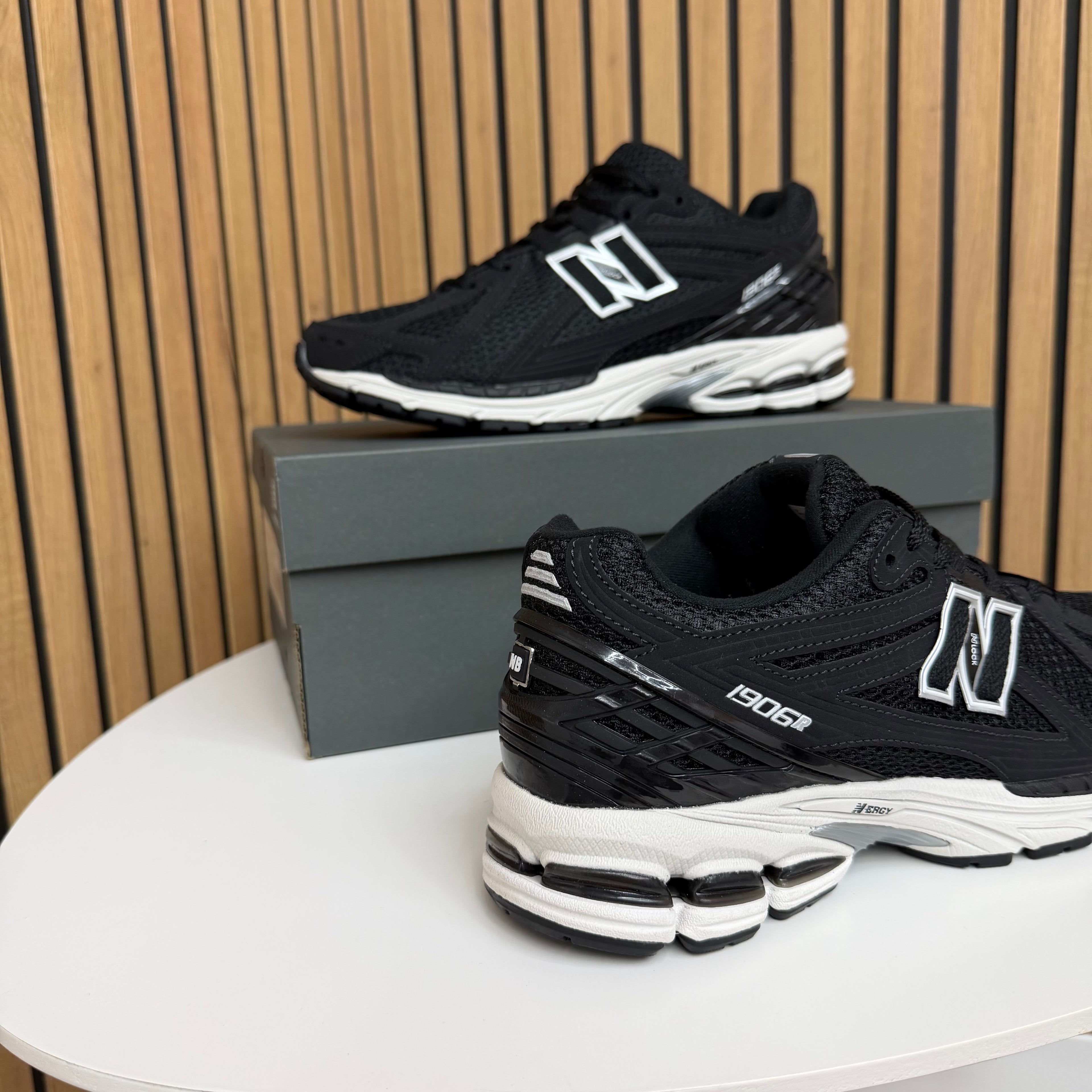 NEW BALANCE