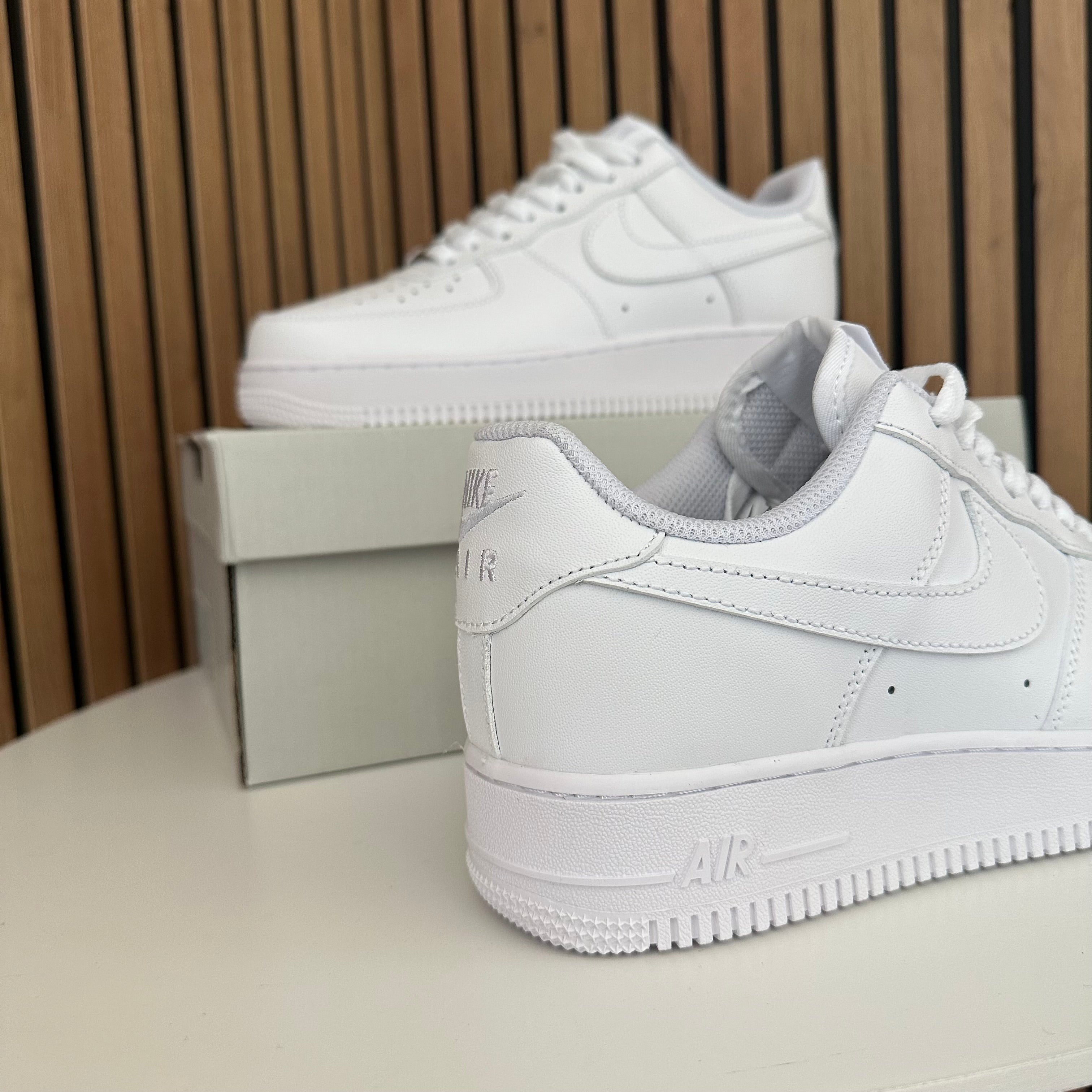 NIKE AIR FORCE 1 WHITE
