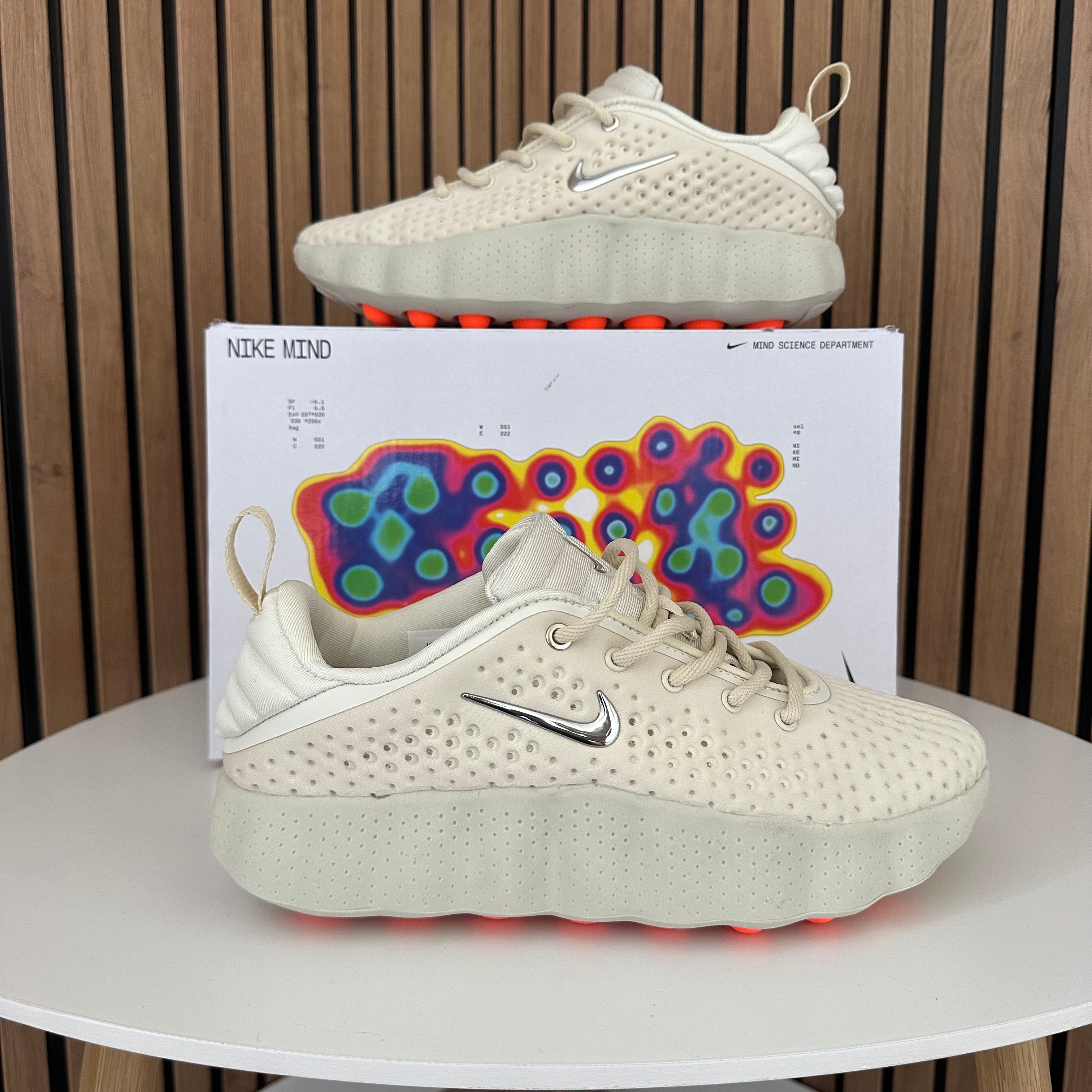 NIKE MIND 002