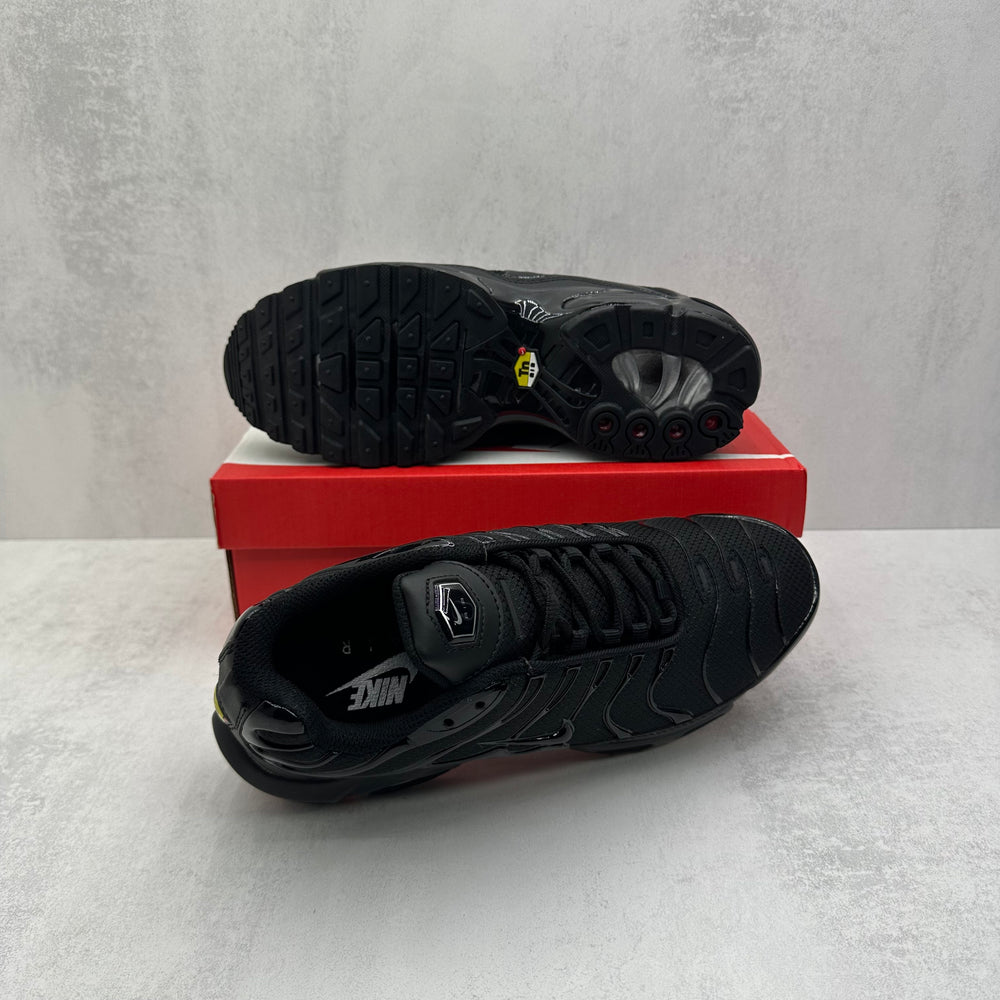 NIKE TN BLACK