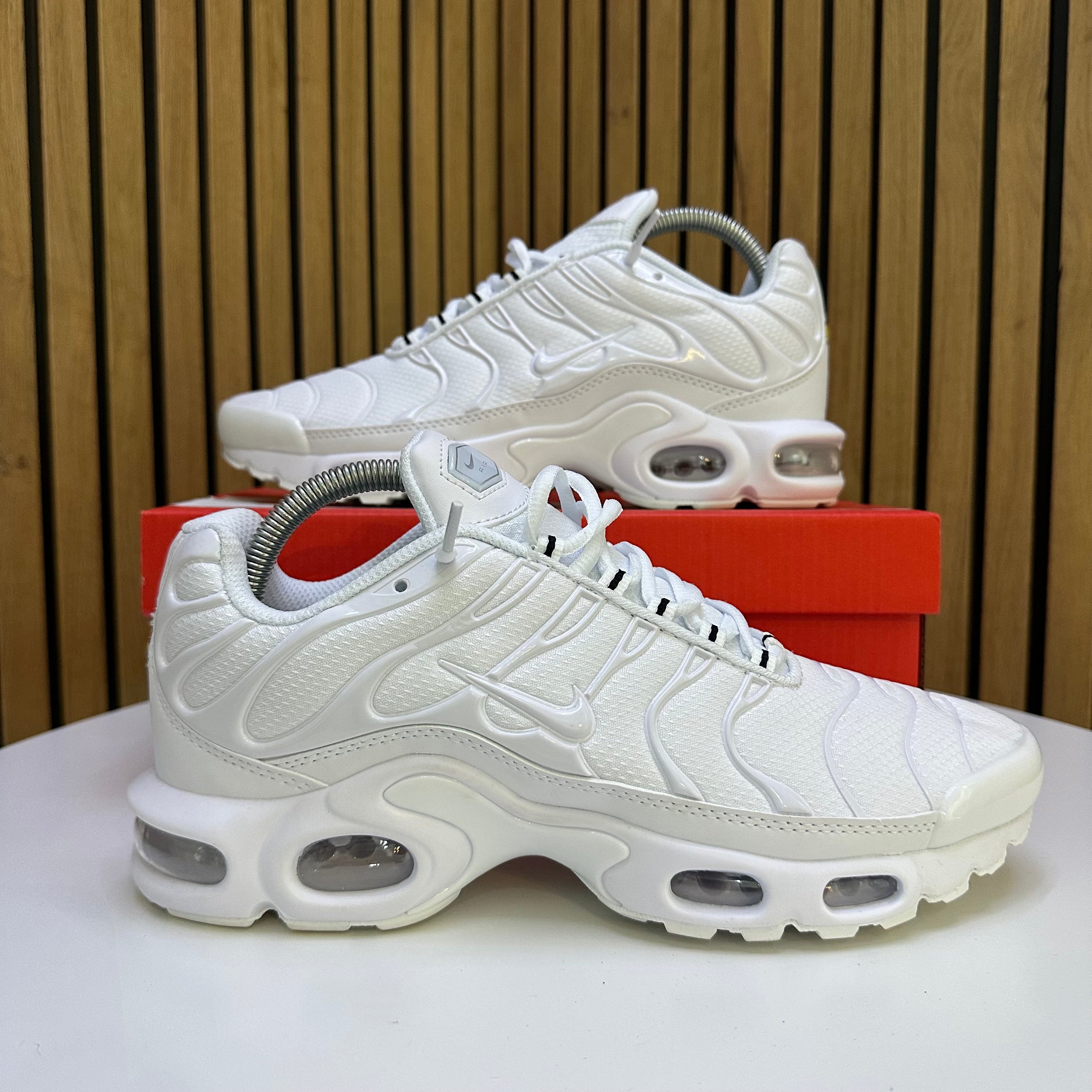 NIKE TN WHITE