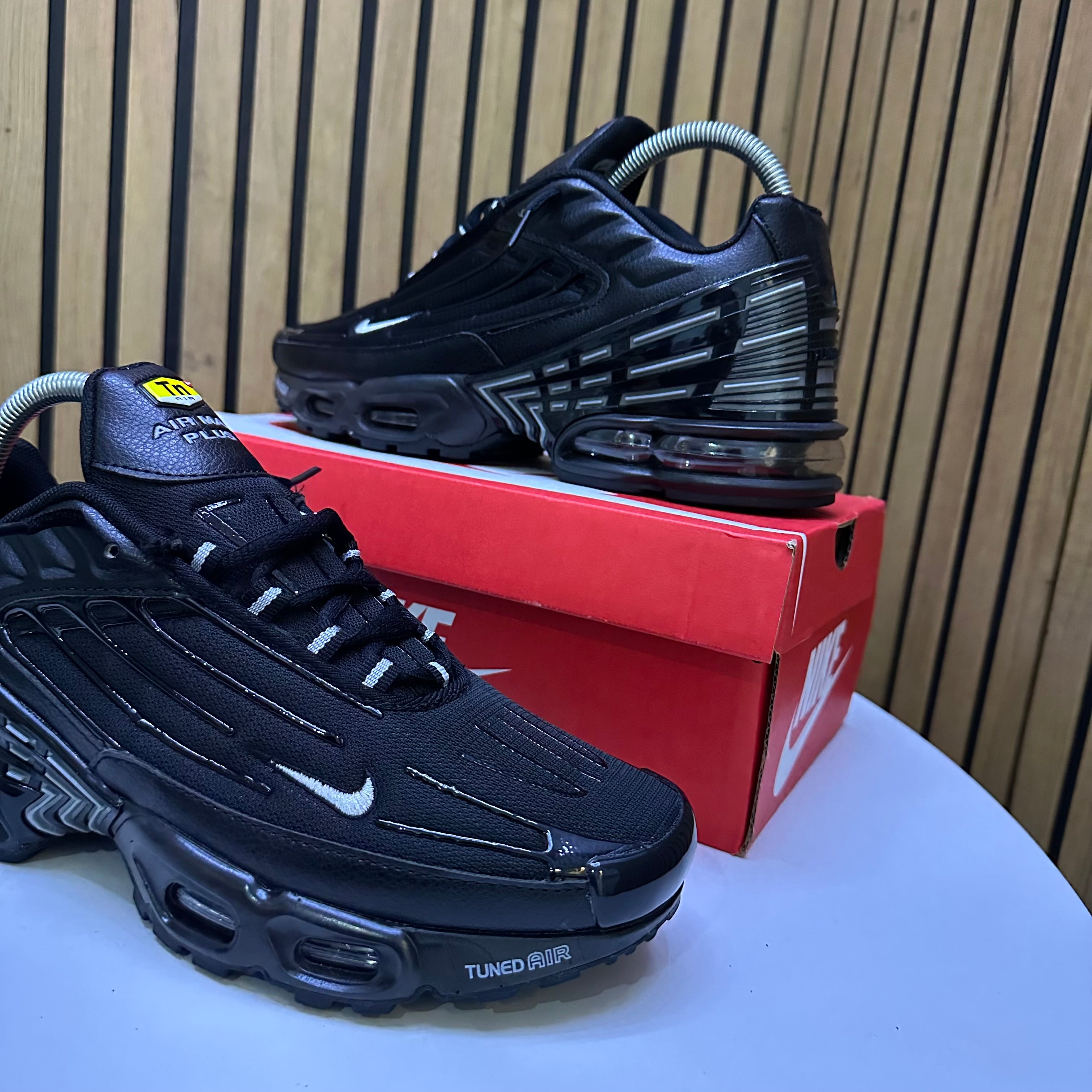 NIKE TUNED BLACK