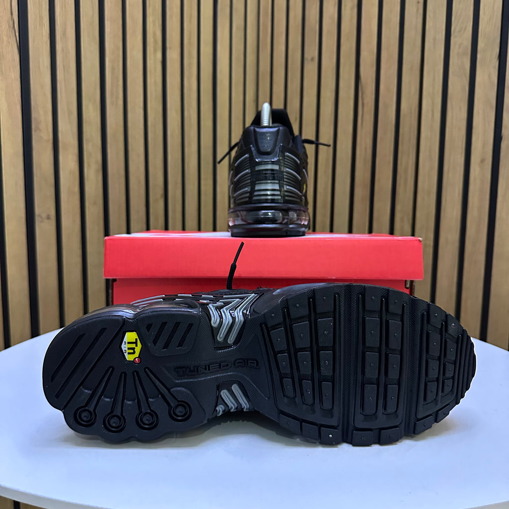 NIKE TUNED BLACK