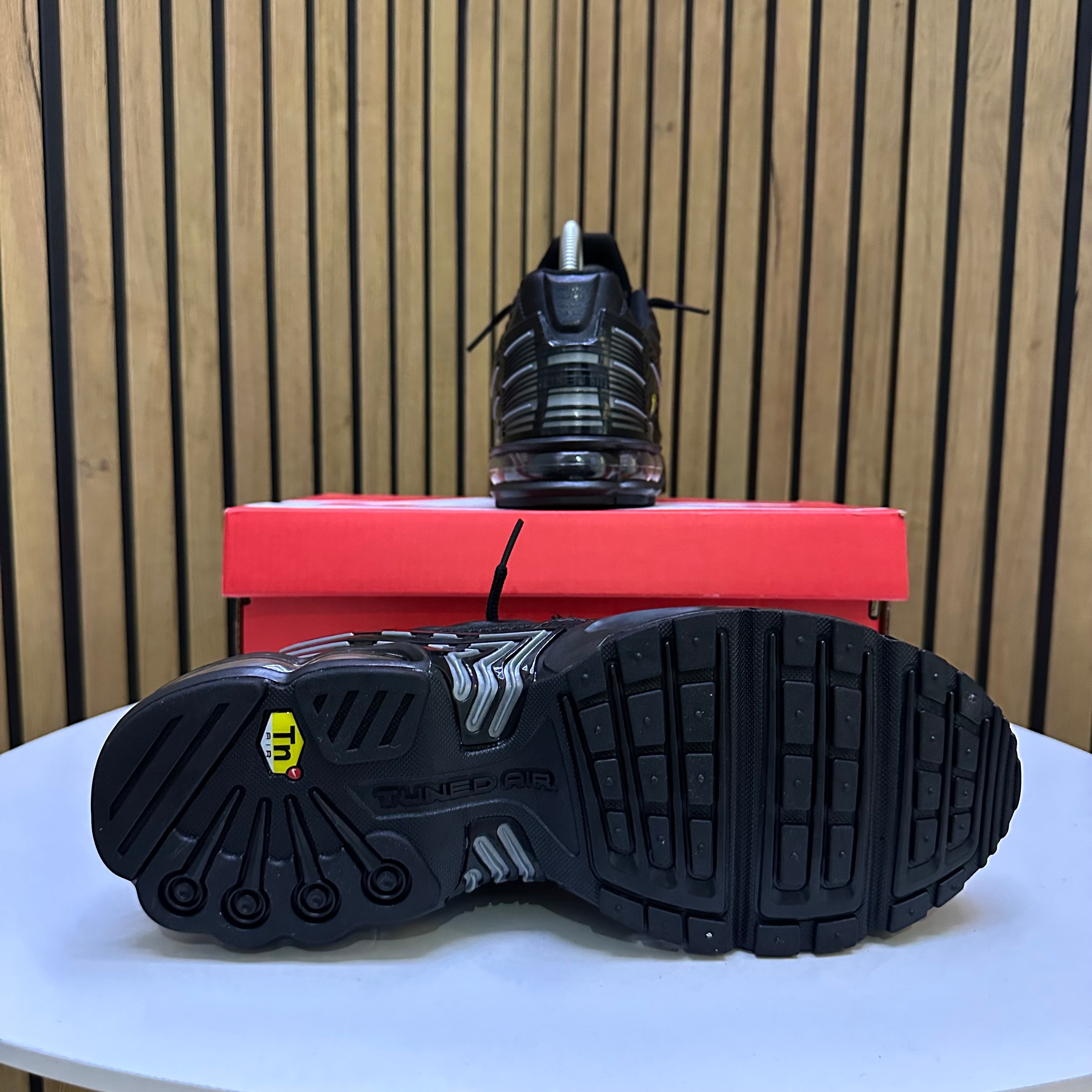 NIKE TUNED BLACK