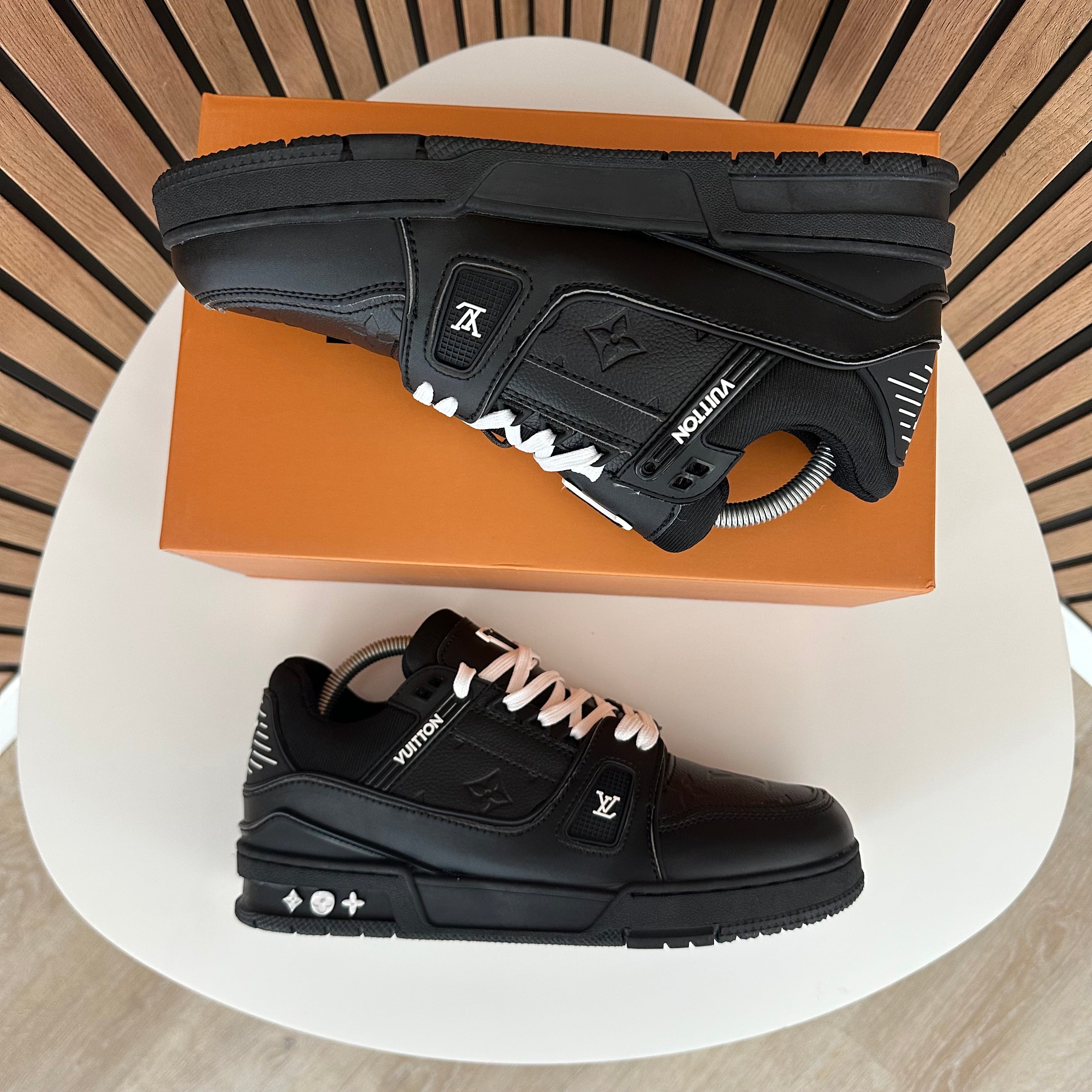 LV TRAINER BLACK