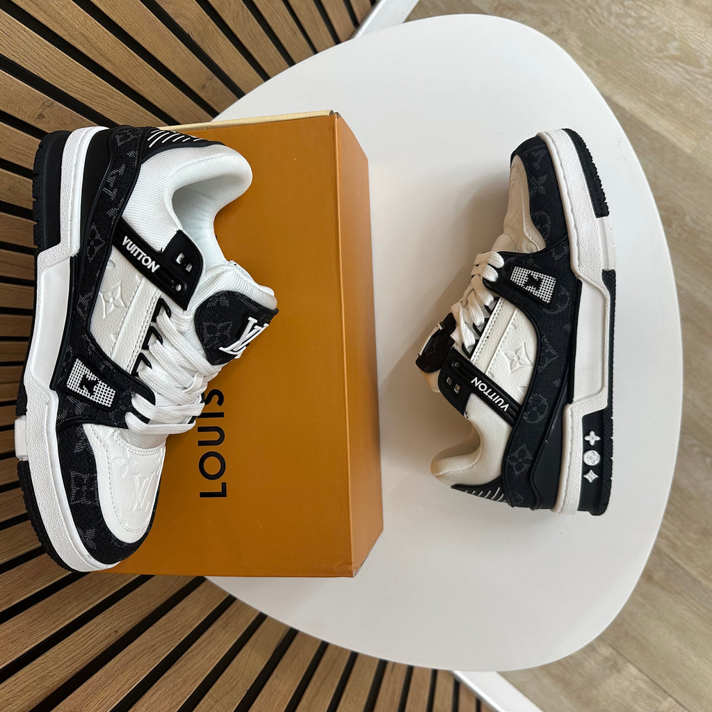 LV TRAINER BLACK & WHITE