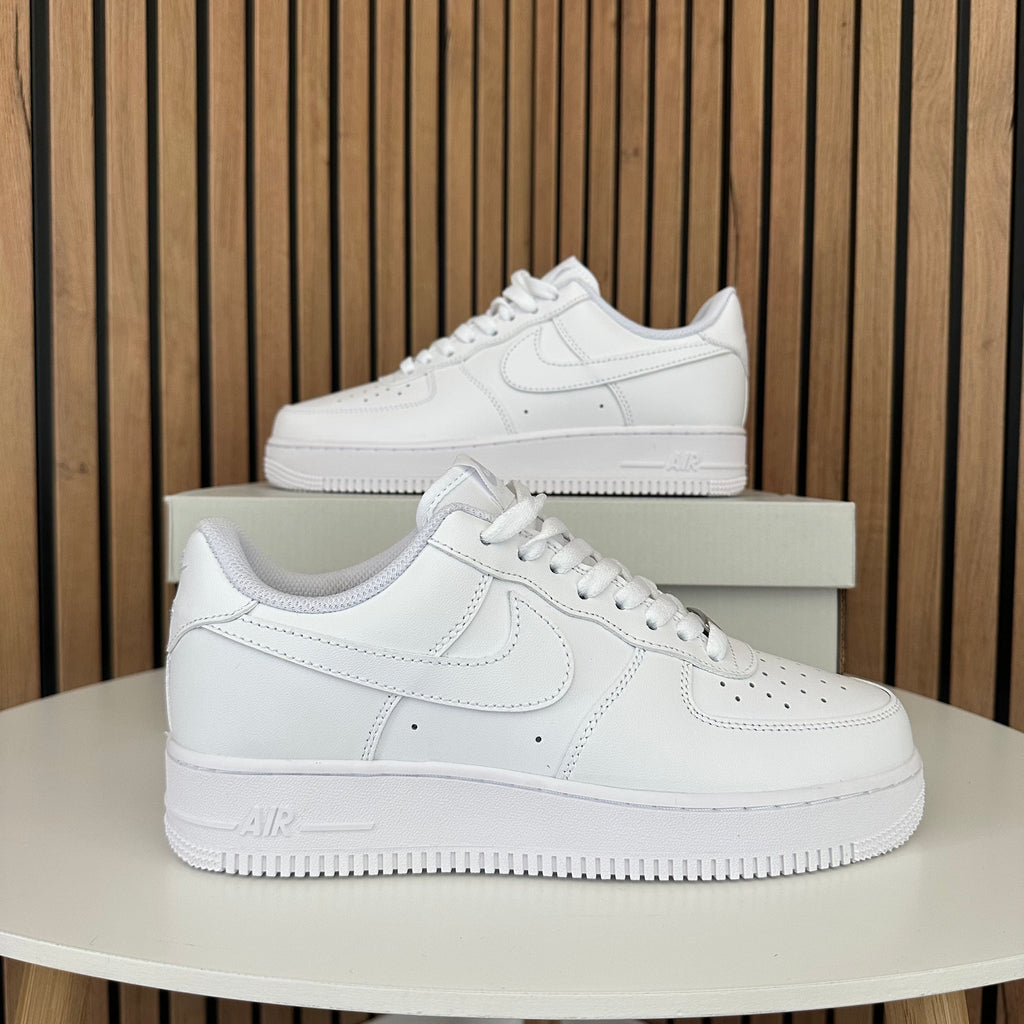 NIKE AIR FORCE 1 WHITE