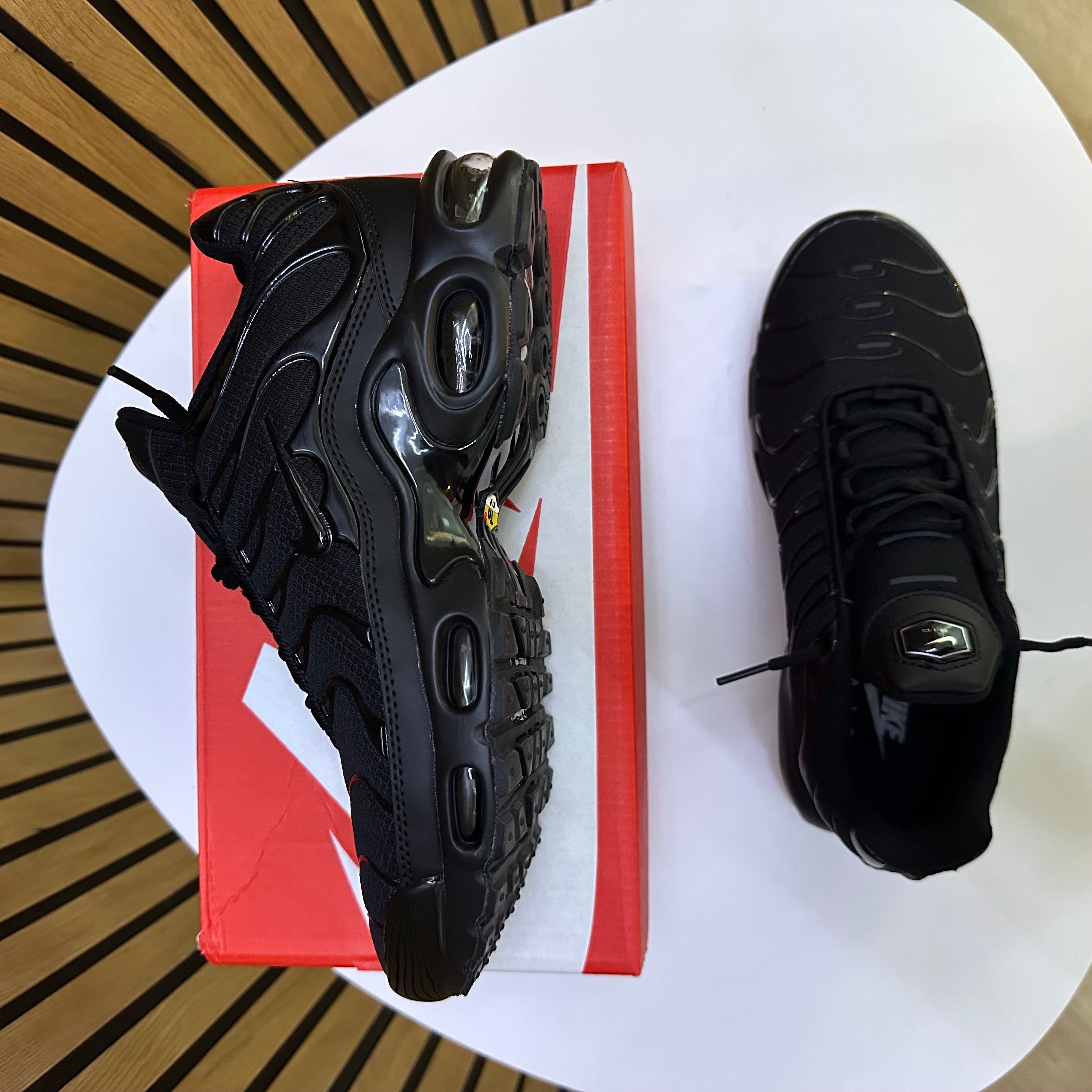 NIKE TN BLACK