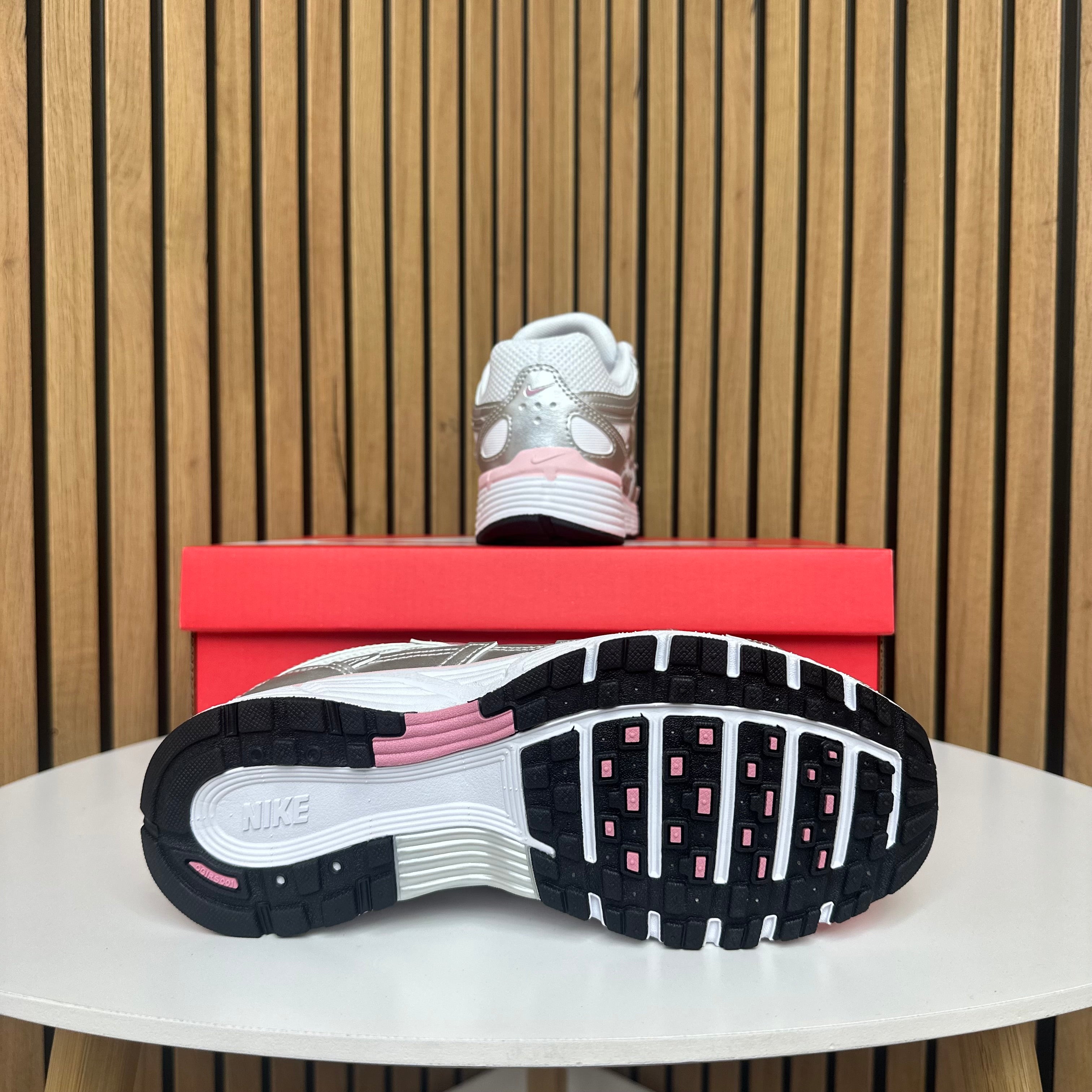 NIKE P6000