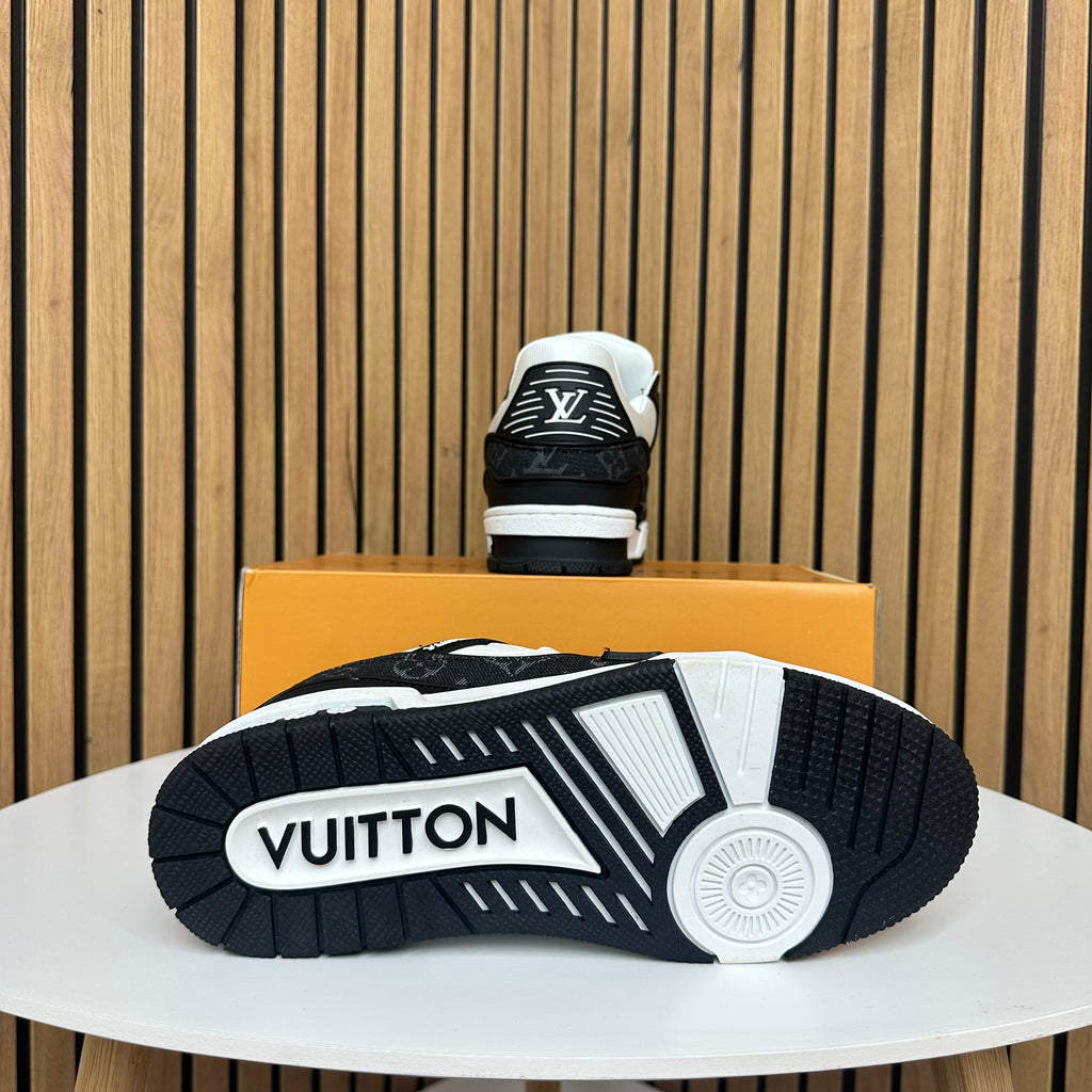 LV TRAINER BLACK & WHITE