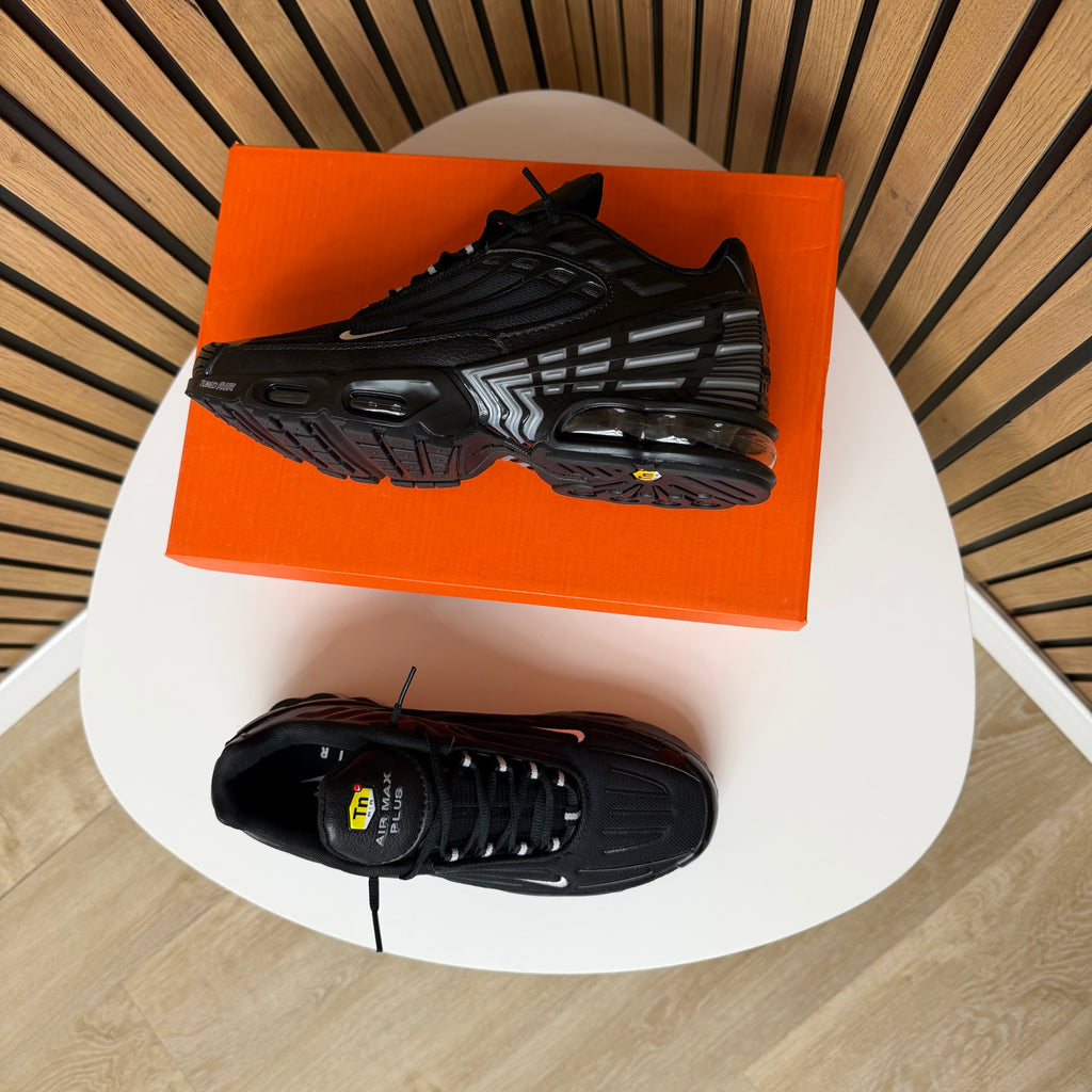 NIKE TUNED BLACK