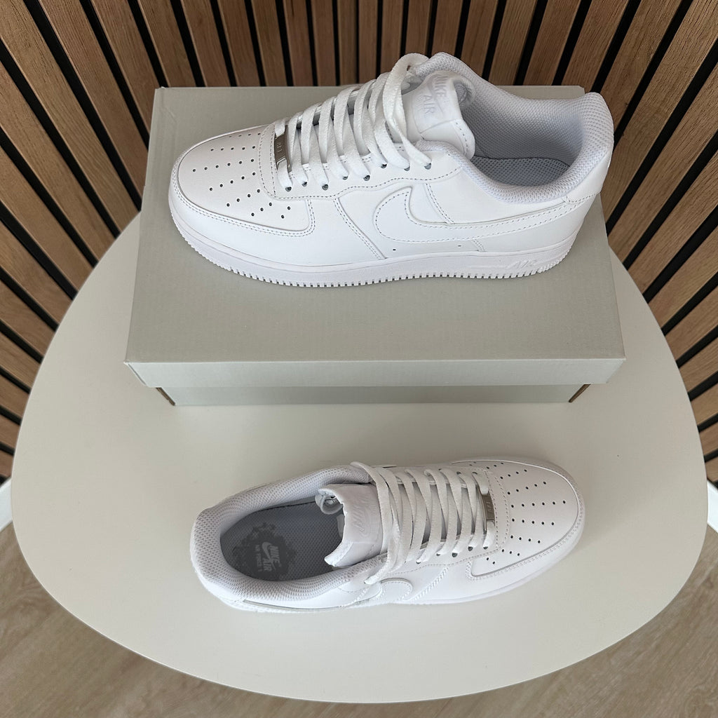 NIKE AIR FORCE 1 WHITE