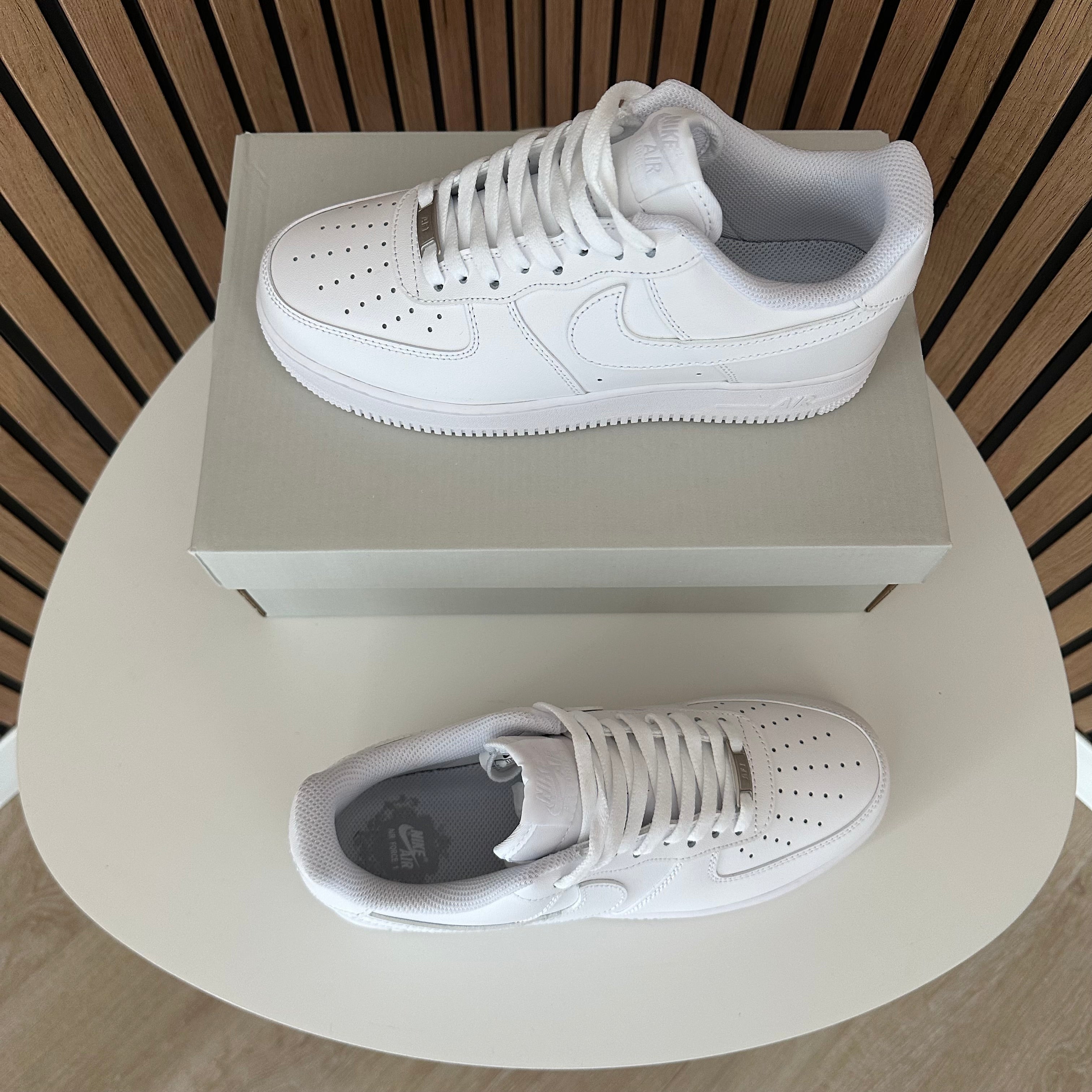 NIKE AIR FORCE 1 WHITE