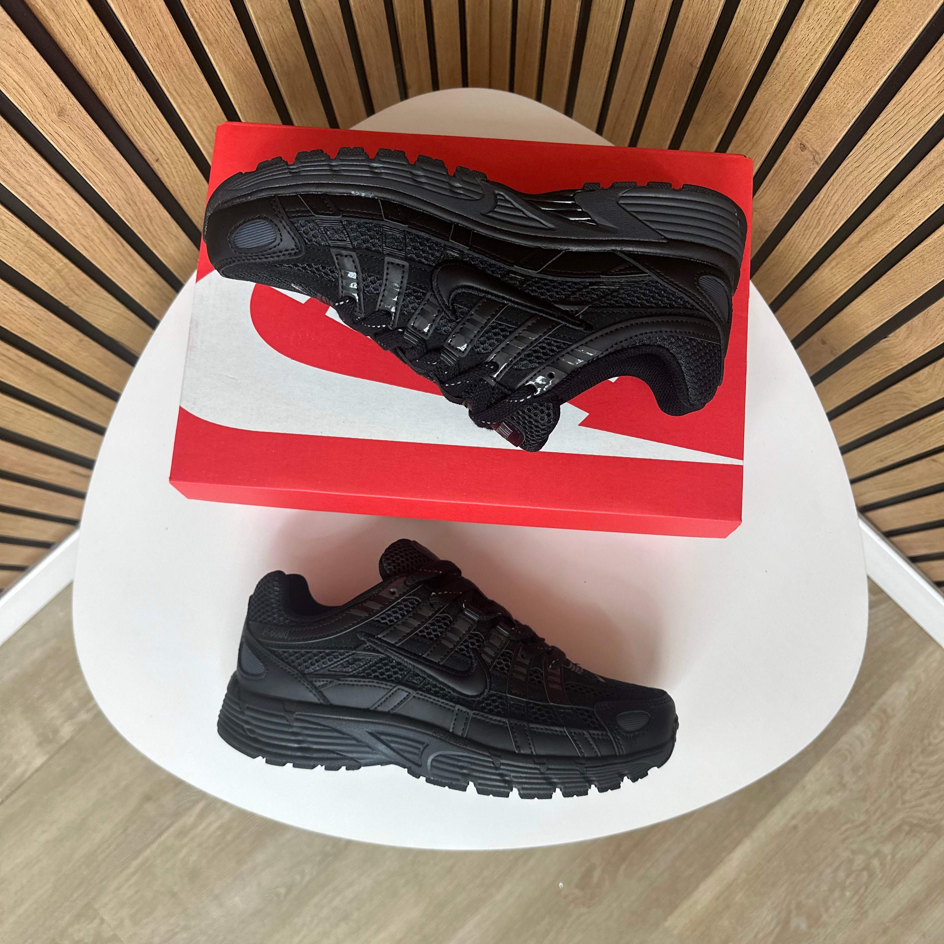 NIKE P6000