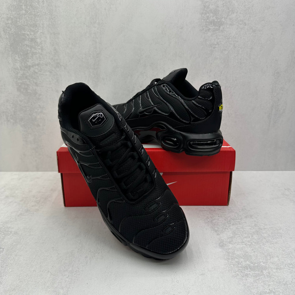 NIKE TN BLACK