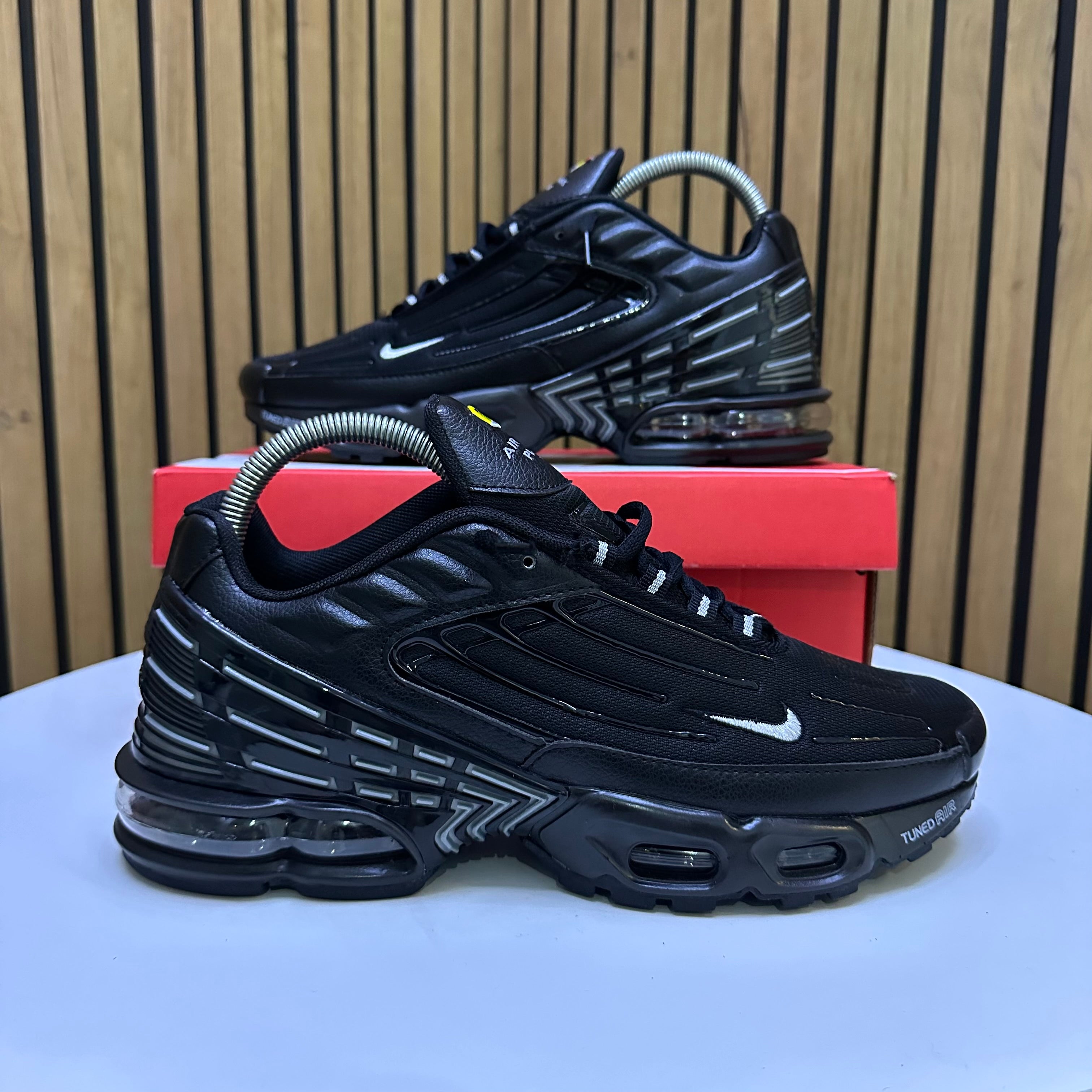 NIKE TUNED BLACK