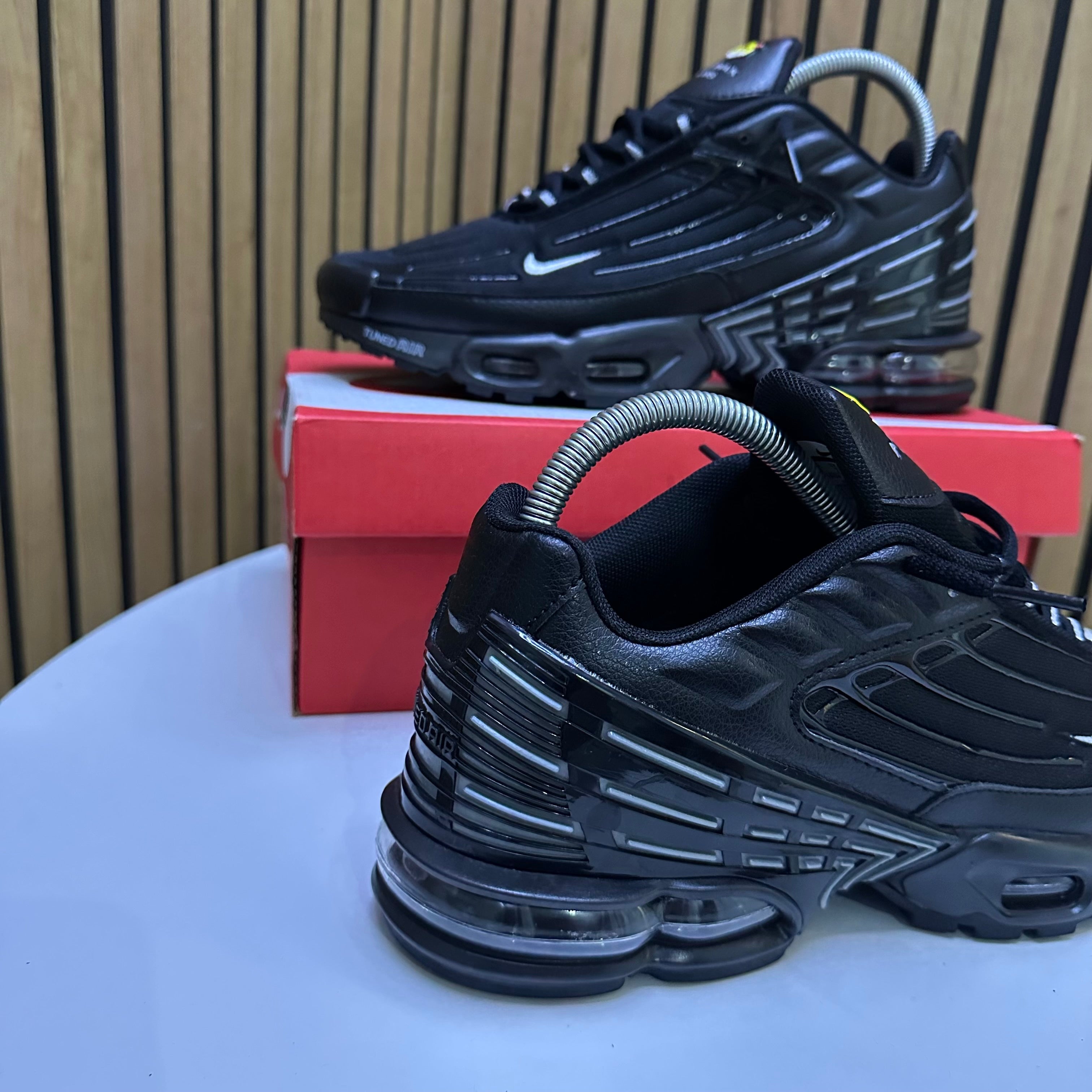 NIKE TUNED BLACK