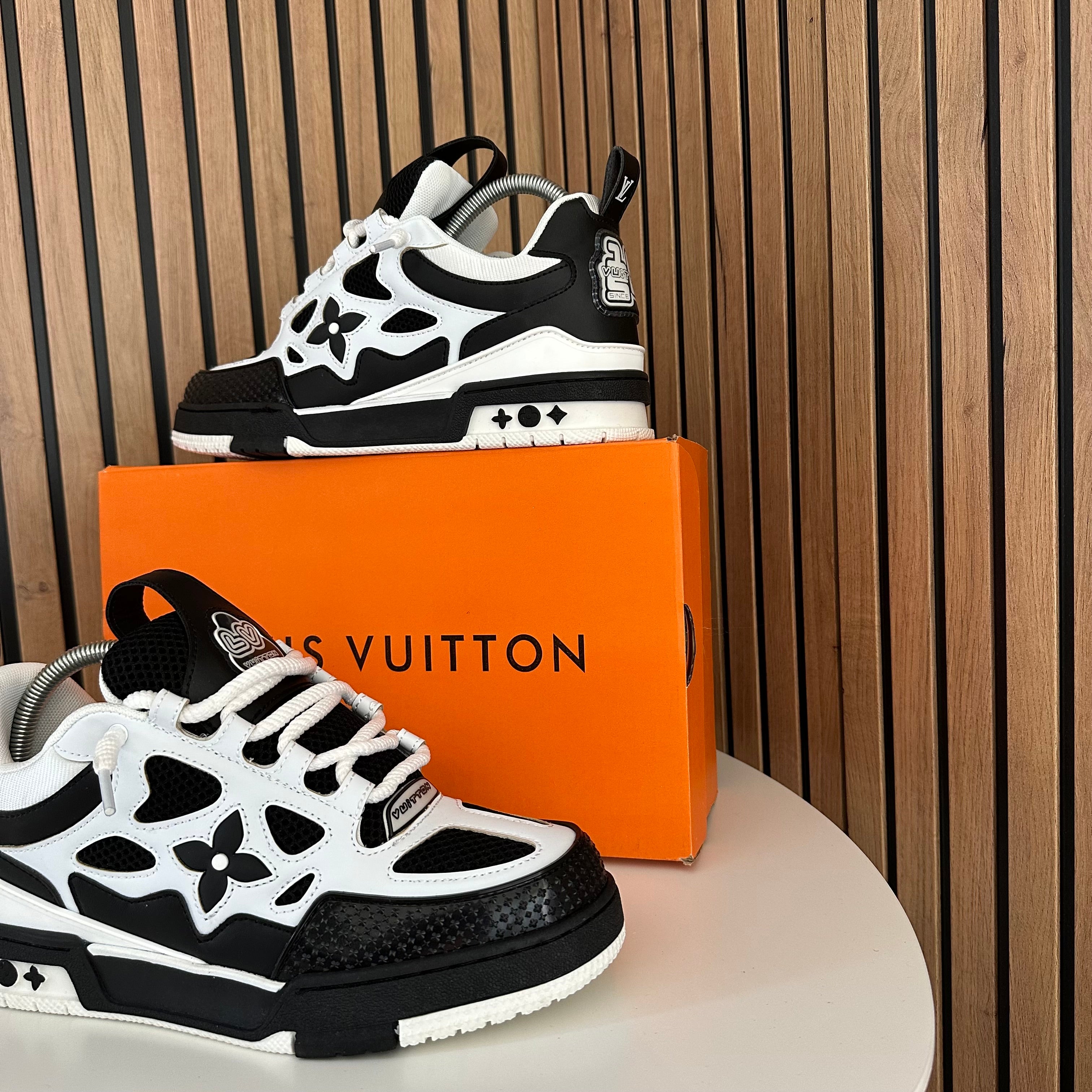 LV SKATE BLACK & WHITE