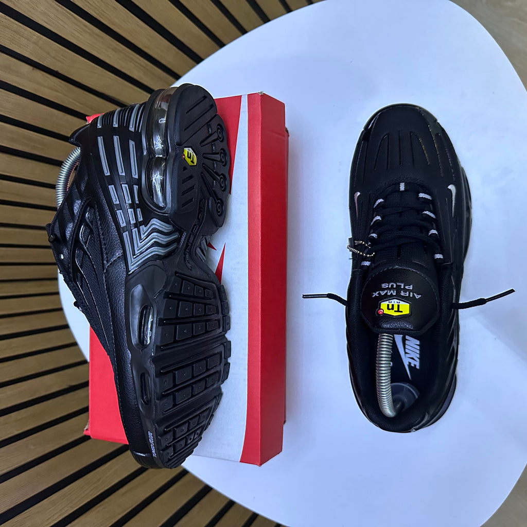 NIKE TUNED BLACK