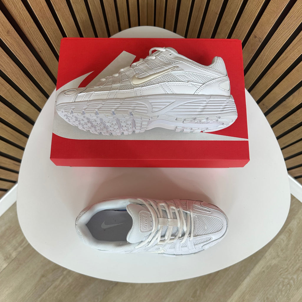NIKE P6000