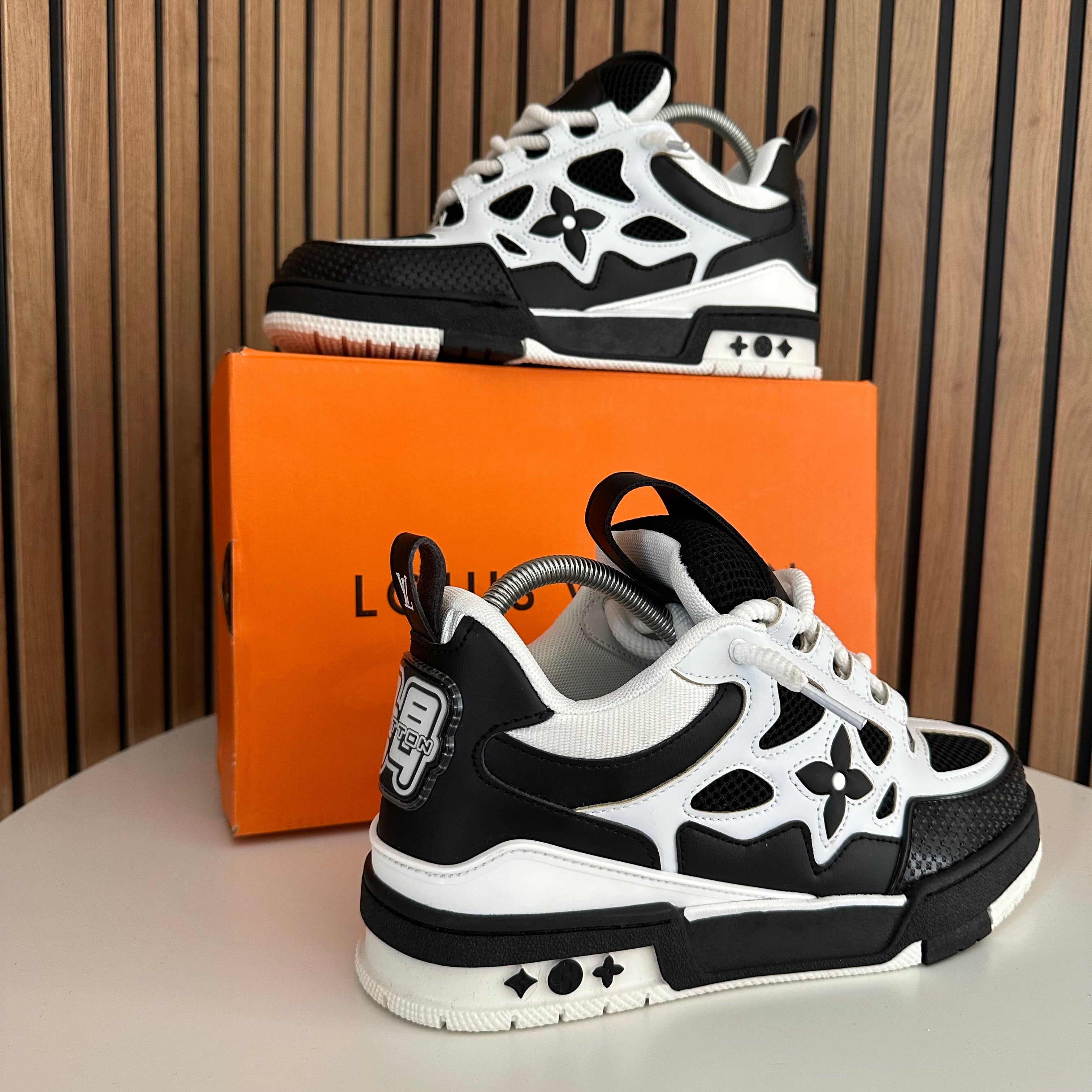 LV SKATE BLACK & WHITE