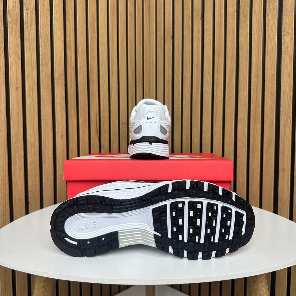 NIKE P6000