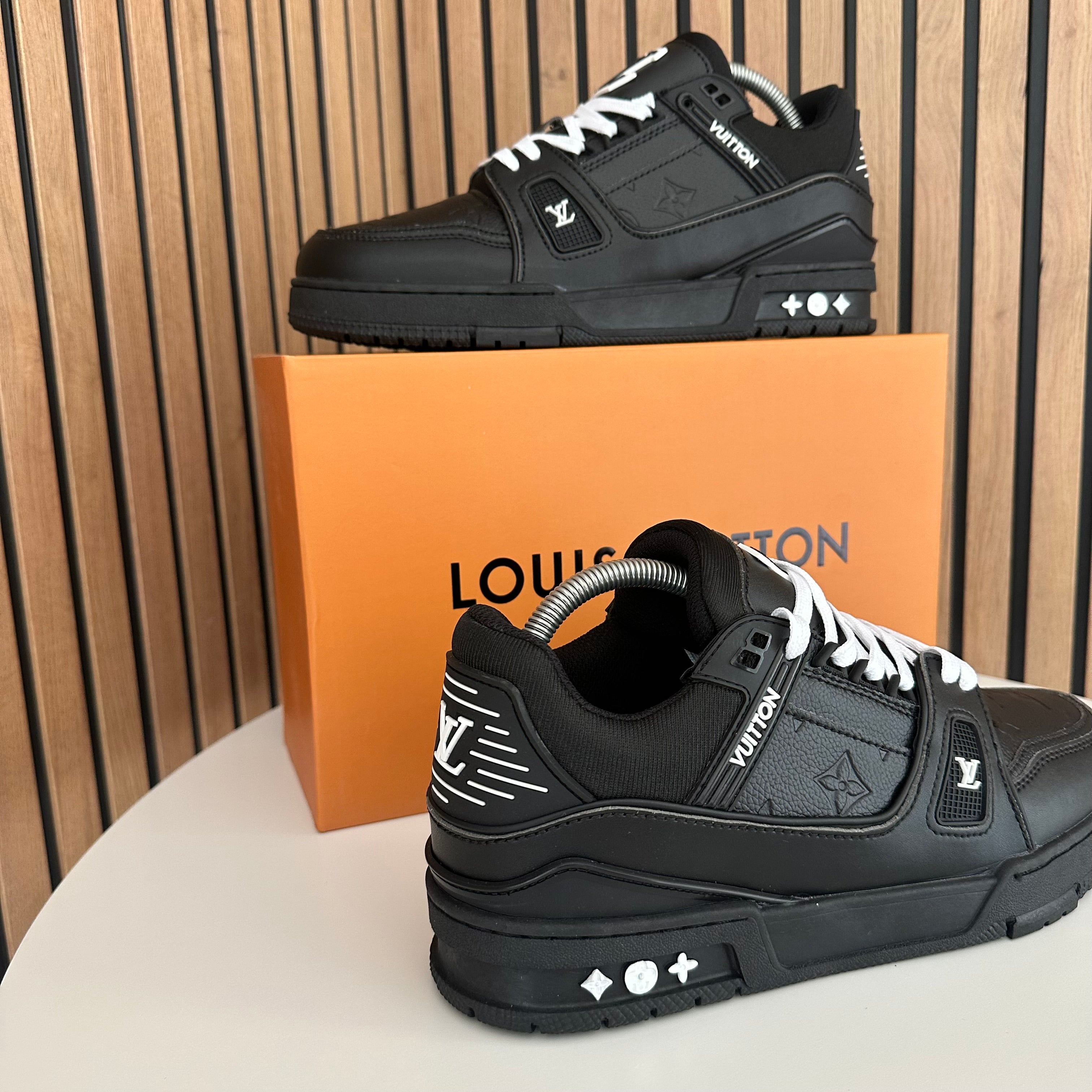 LV TRAINER BLACK