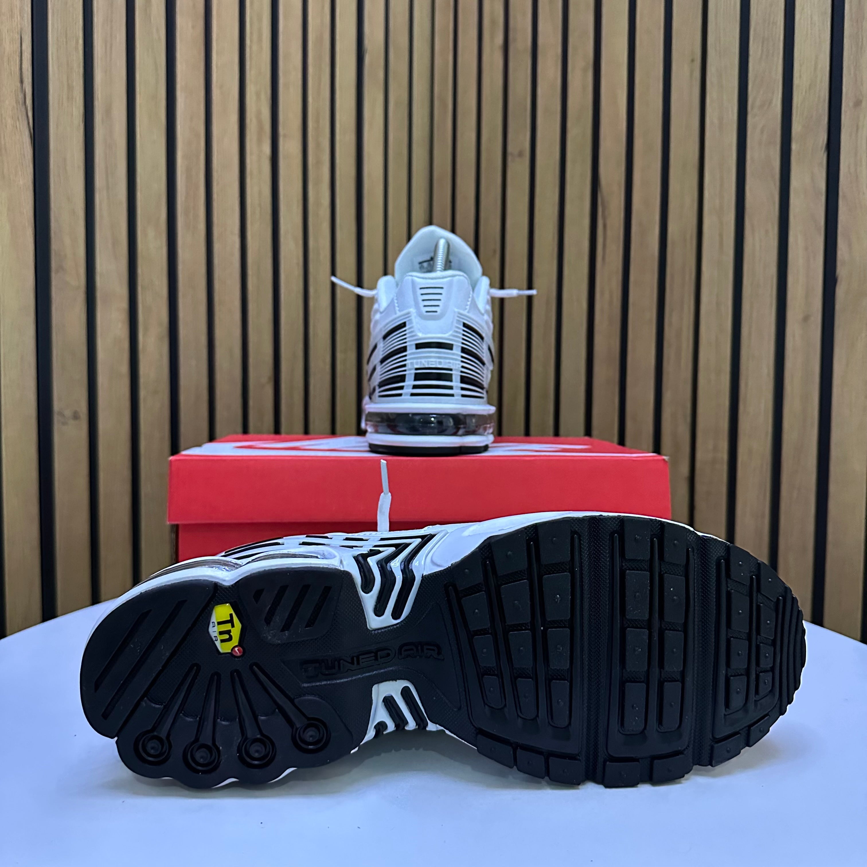 NIKE TUNED WHITE