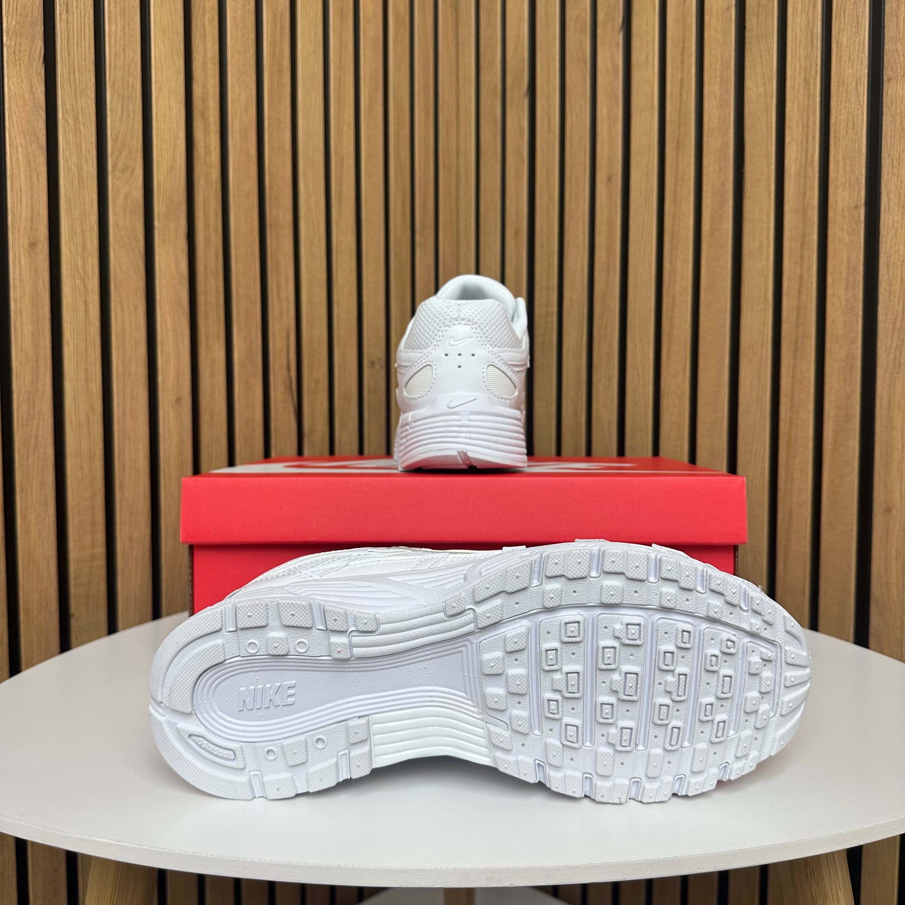NIKE P6000