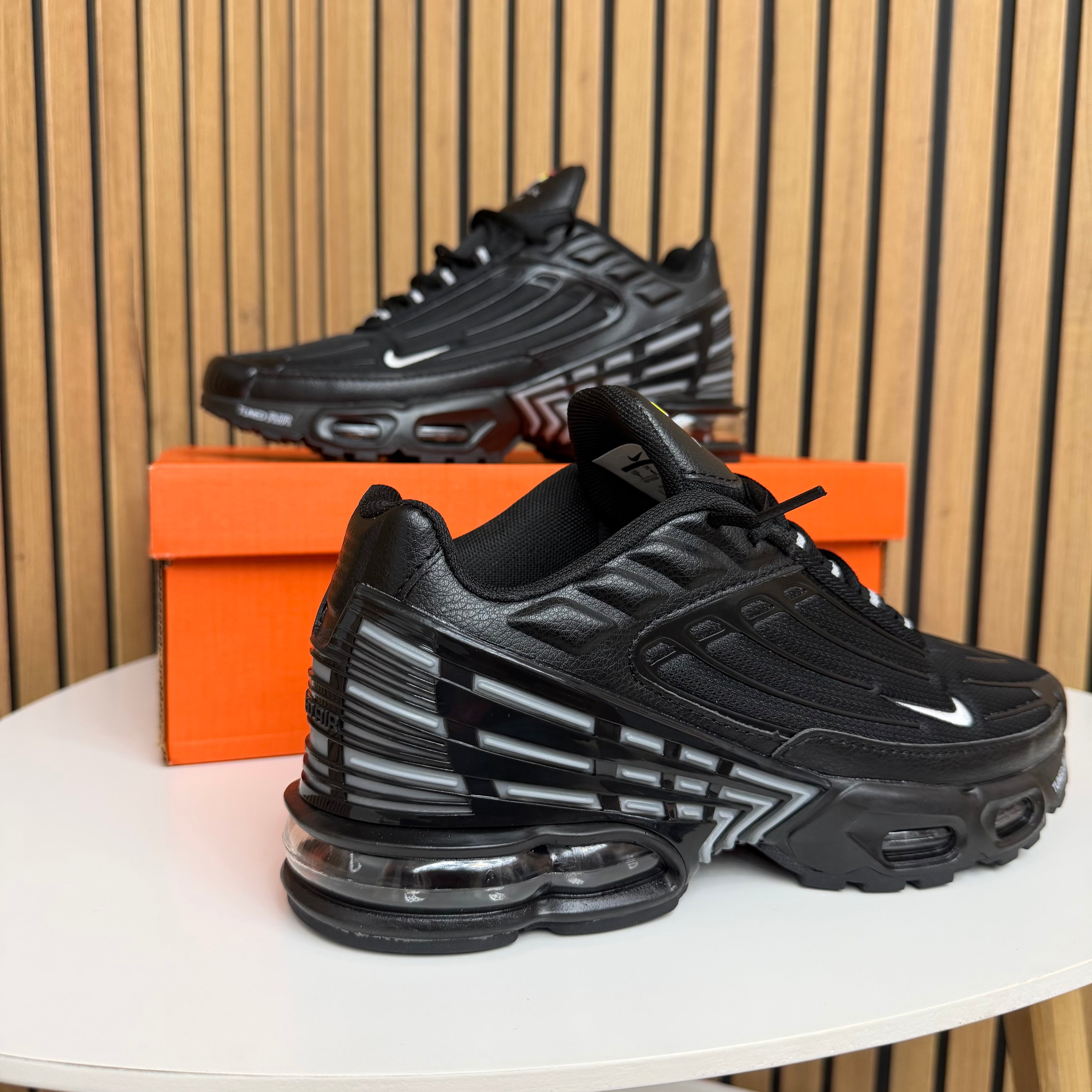 NIKE TUNED BLACK