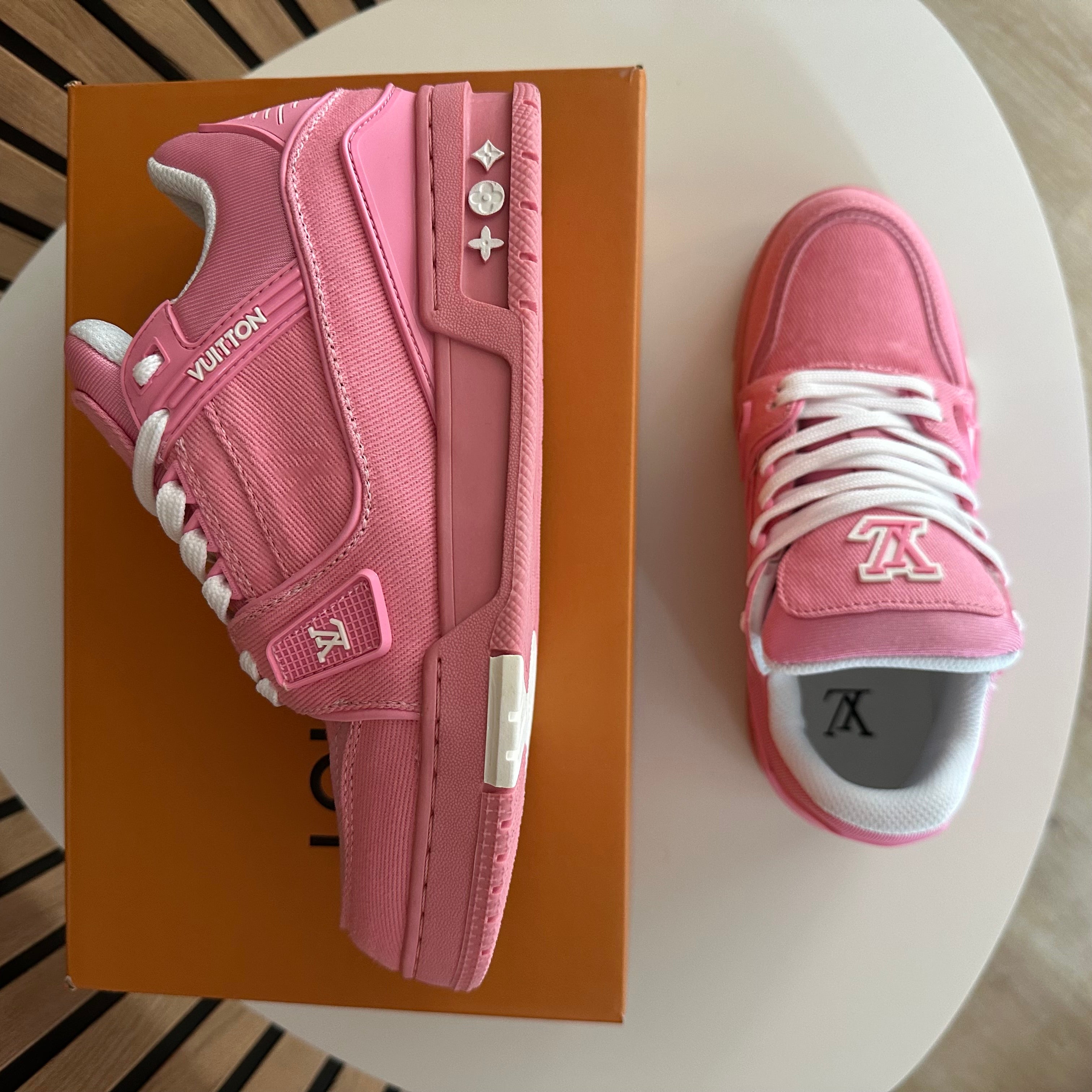 LV TRAINER PINK