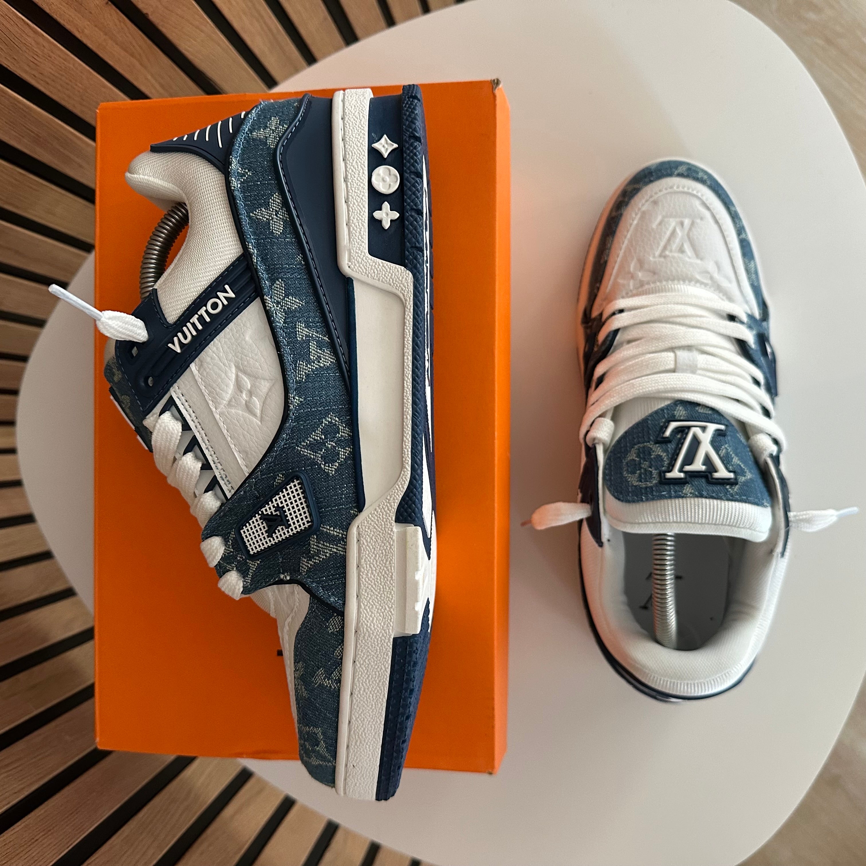 LV TRAINER BLUE & WHITE