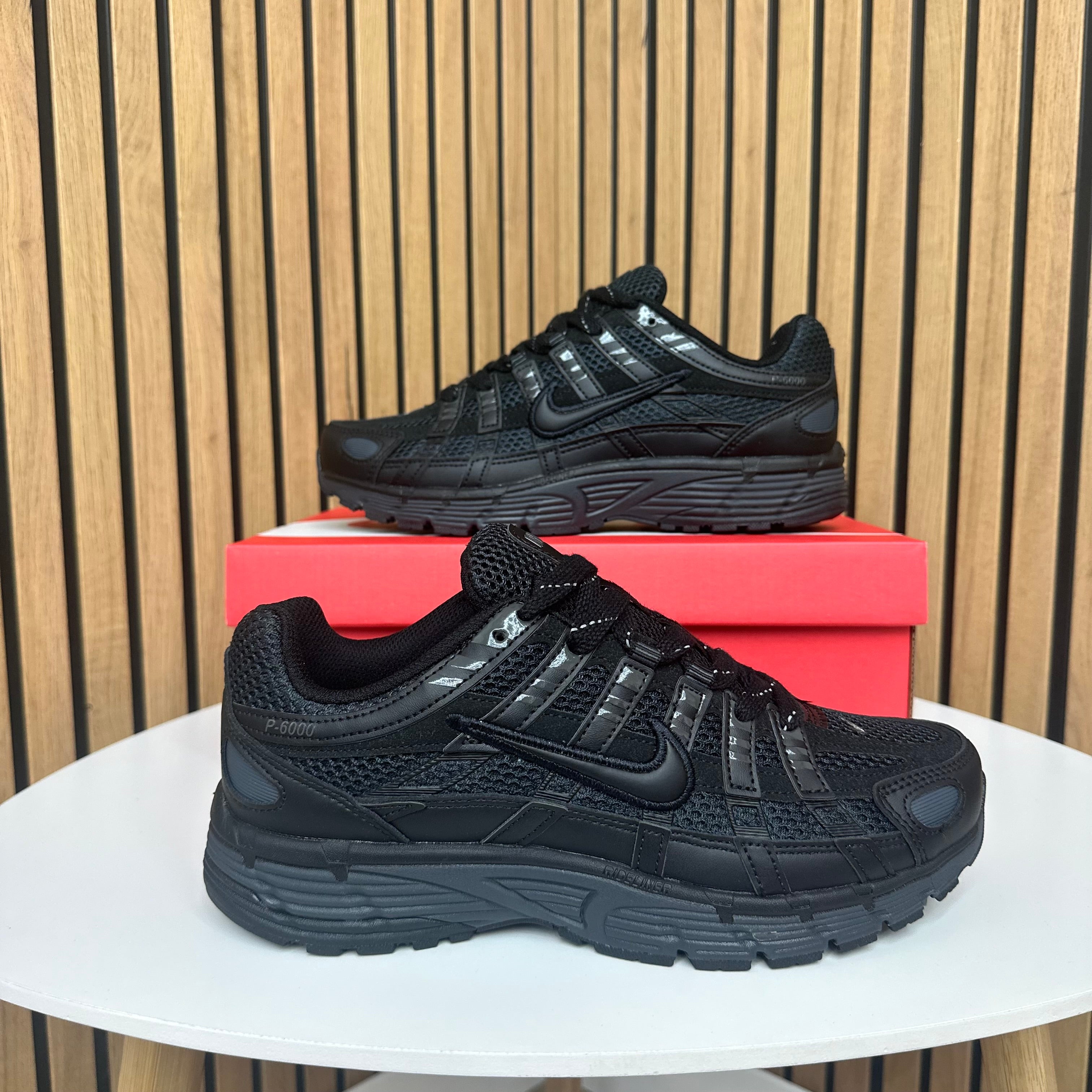 NIKE P6000