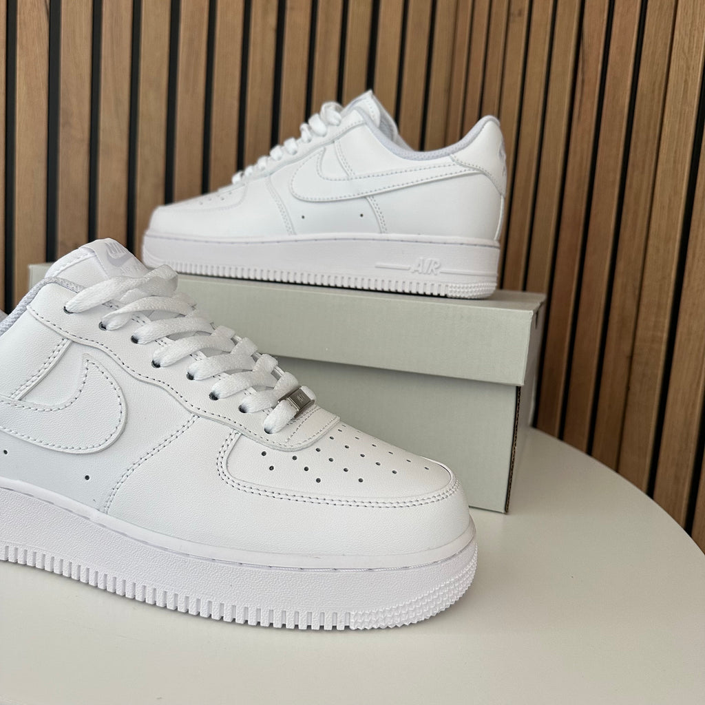 NIKE AIR FORCE 1 WHITE